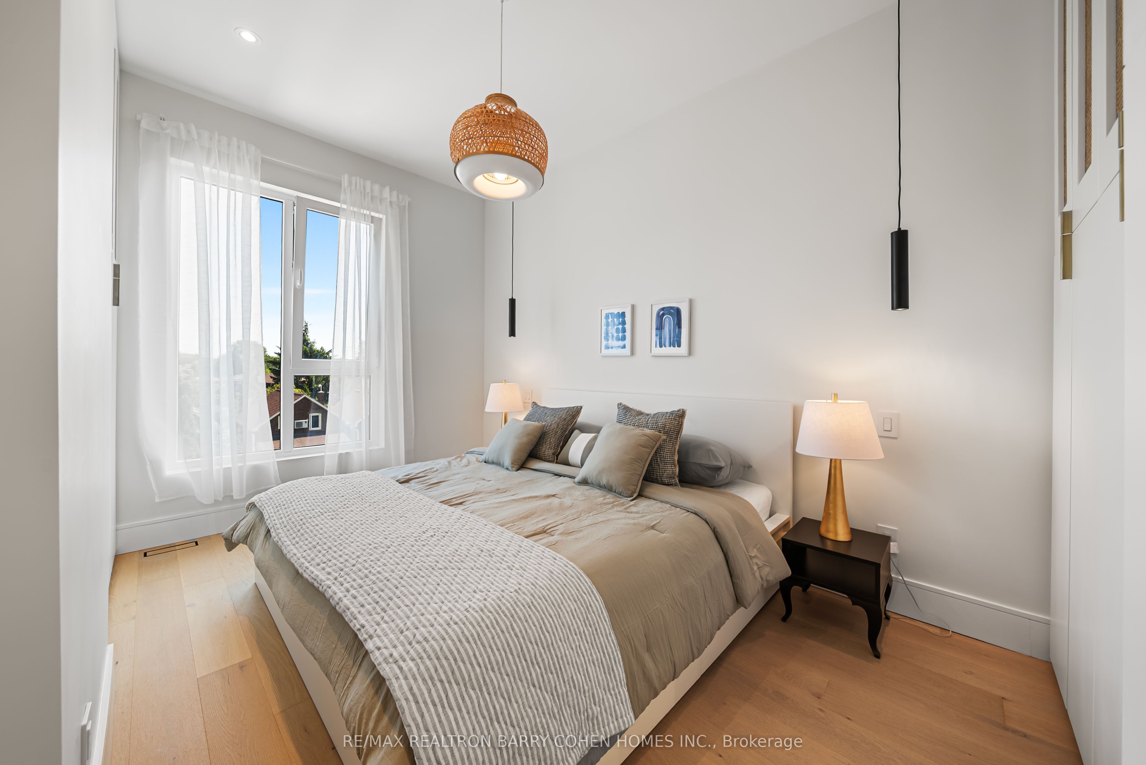 33 Lanark Avenue Property Photo 16