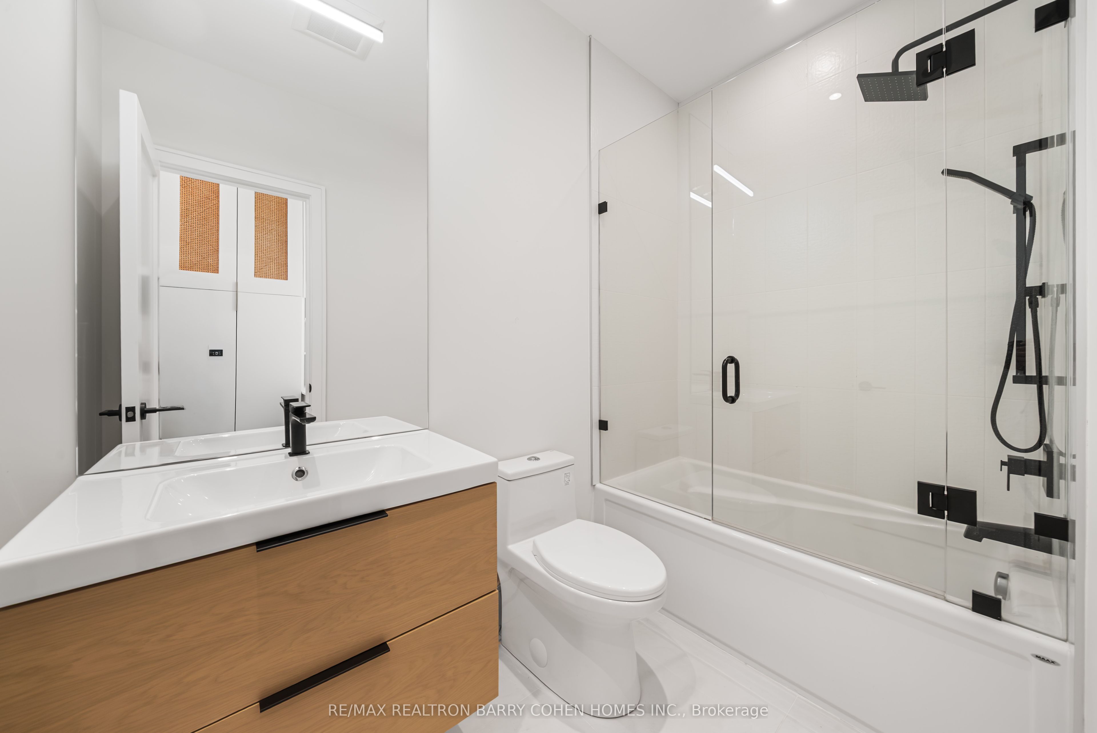 33 Lanark Avenue Property Photo 19