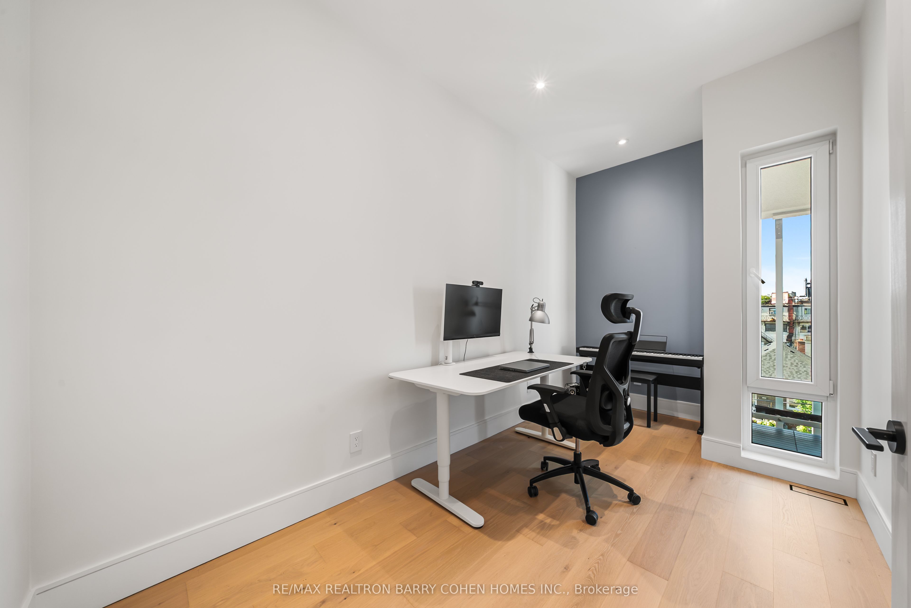 33 Lanark Avenue Property Photo 21