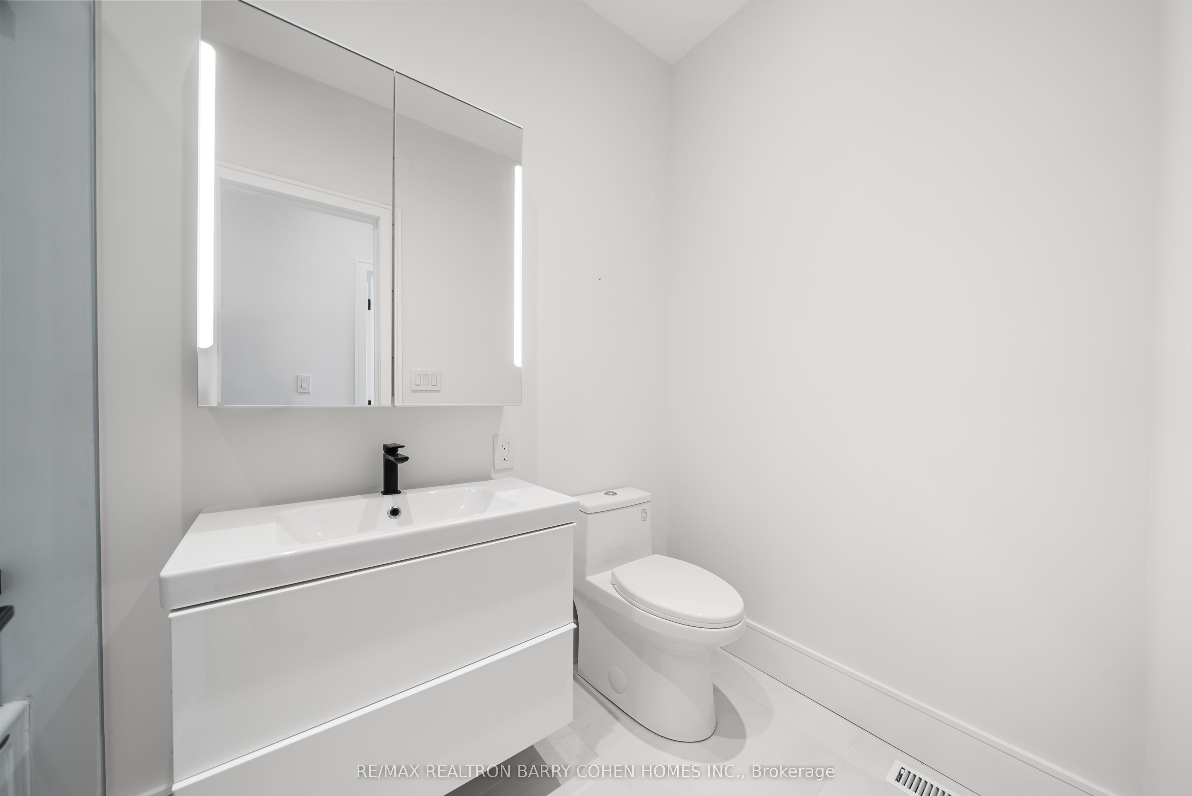 33 Lanark Avenue Property Photo 22