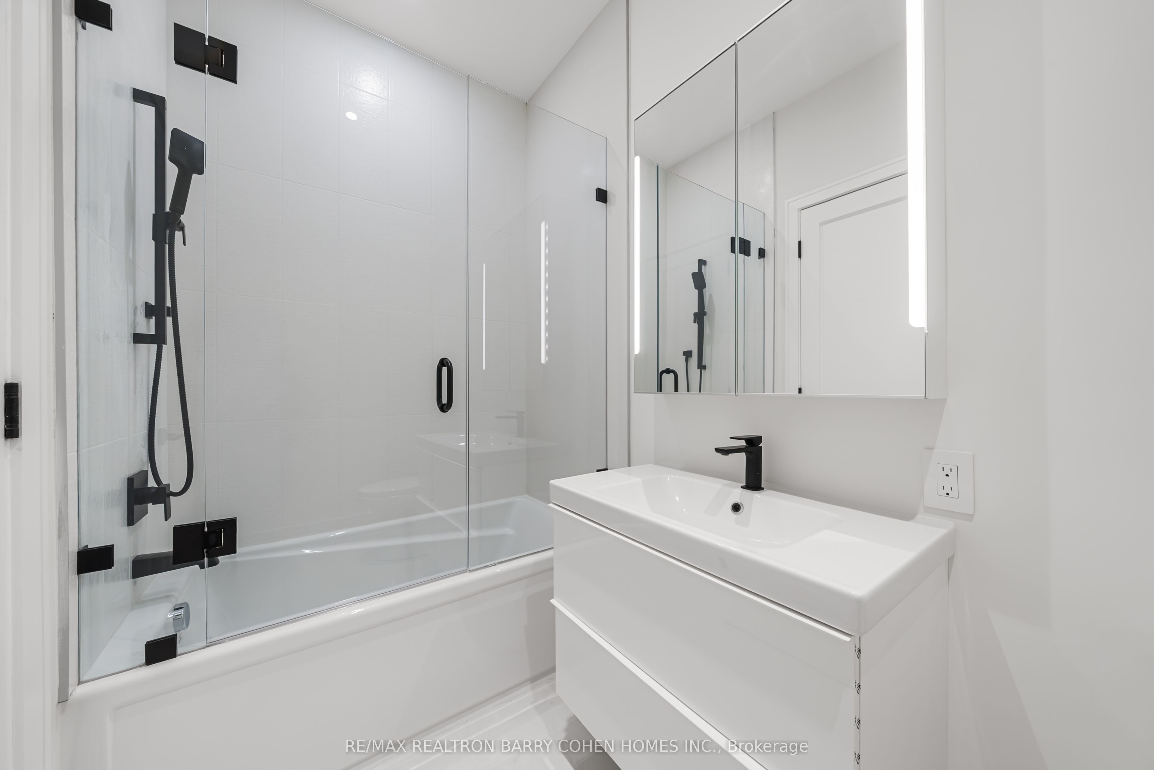 33 Lanark Avenue Property Photo 23