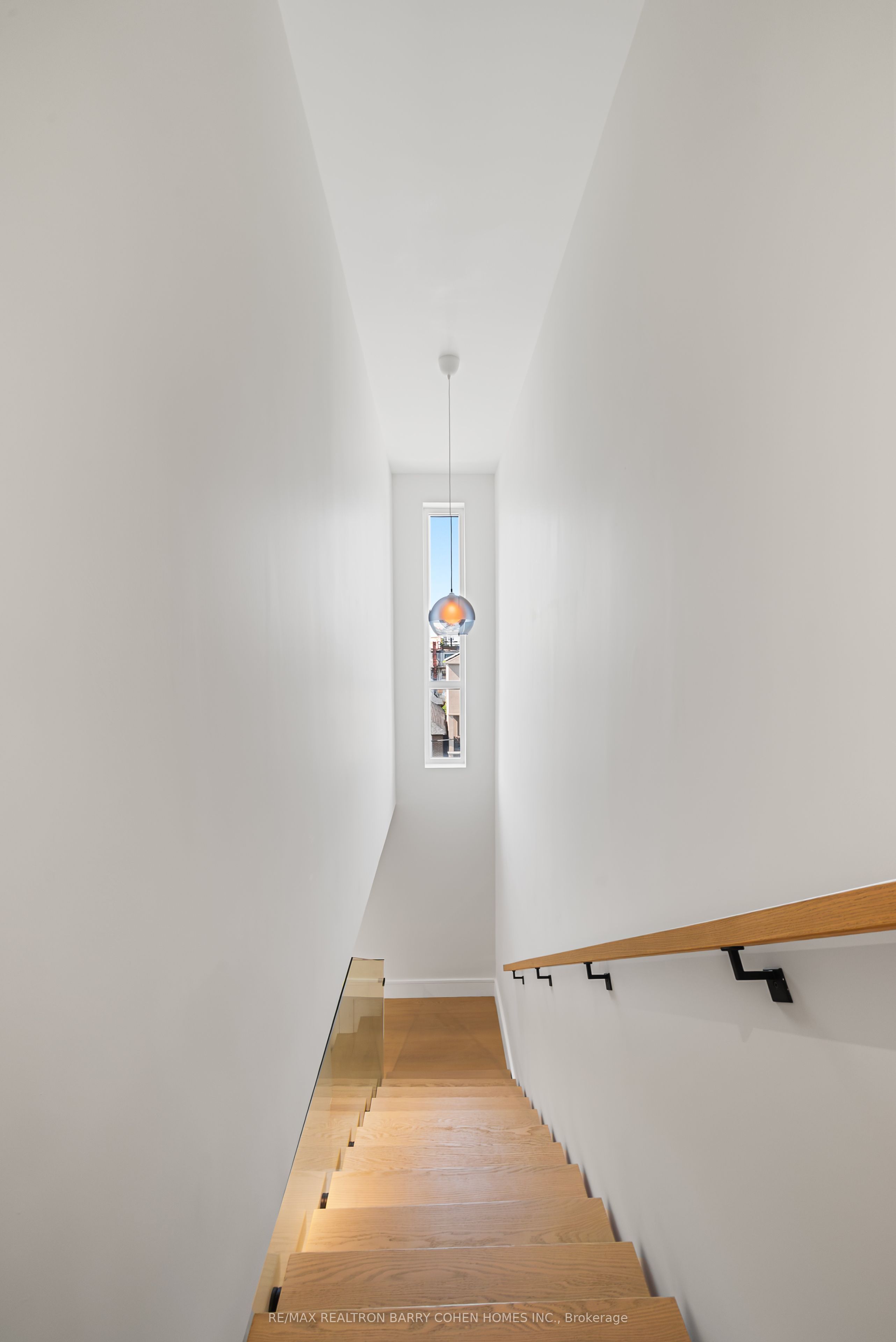 33 Lanark Avenue Property Photo 24