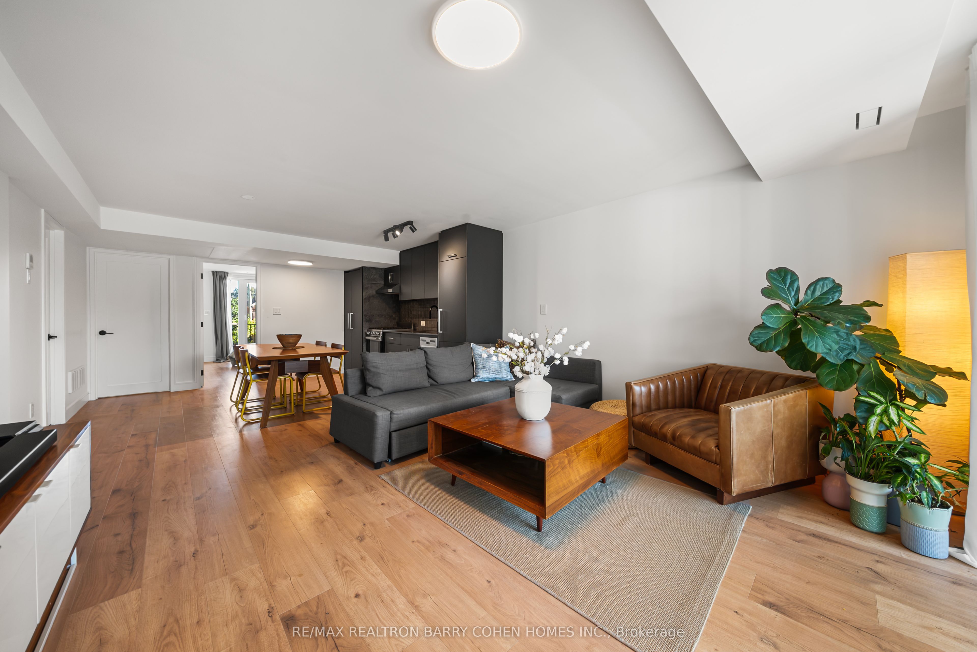 33 Lanark Avenue Property Photo 25
