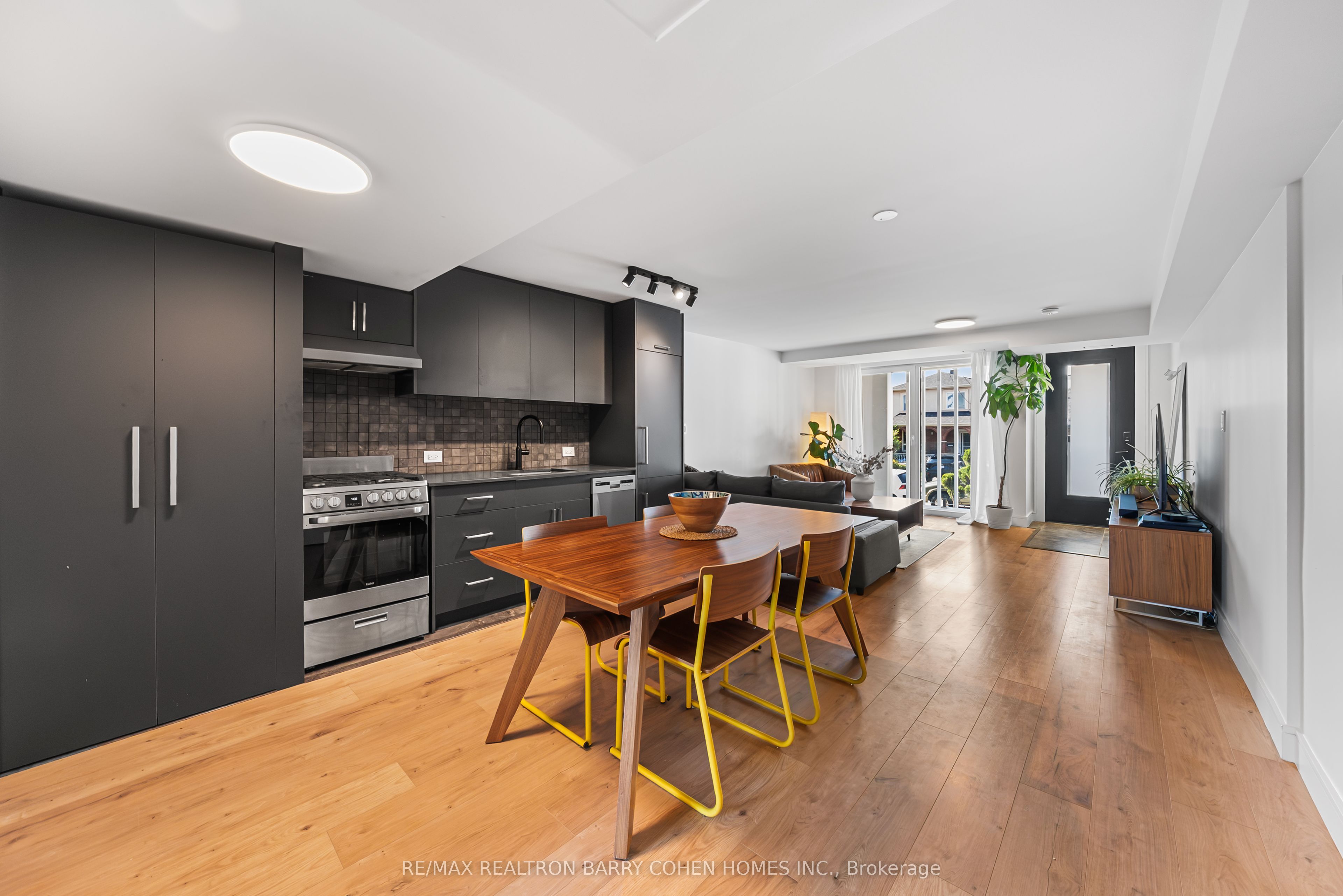 33 Lanark Avenue Property Photo 26