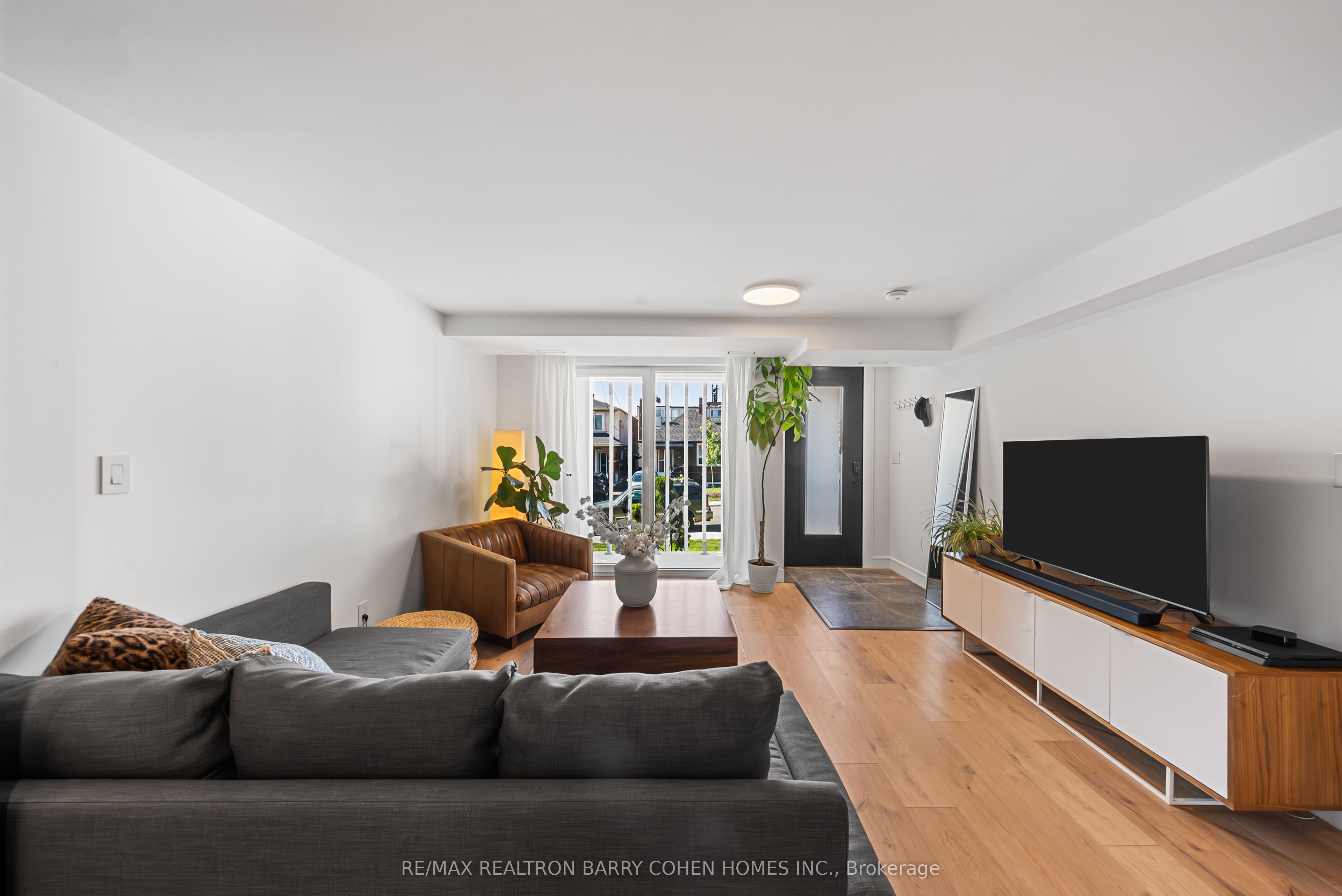 33 Lanark Avenue Property Photo 27