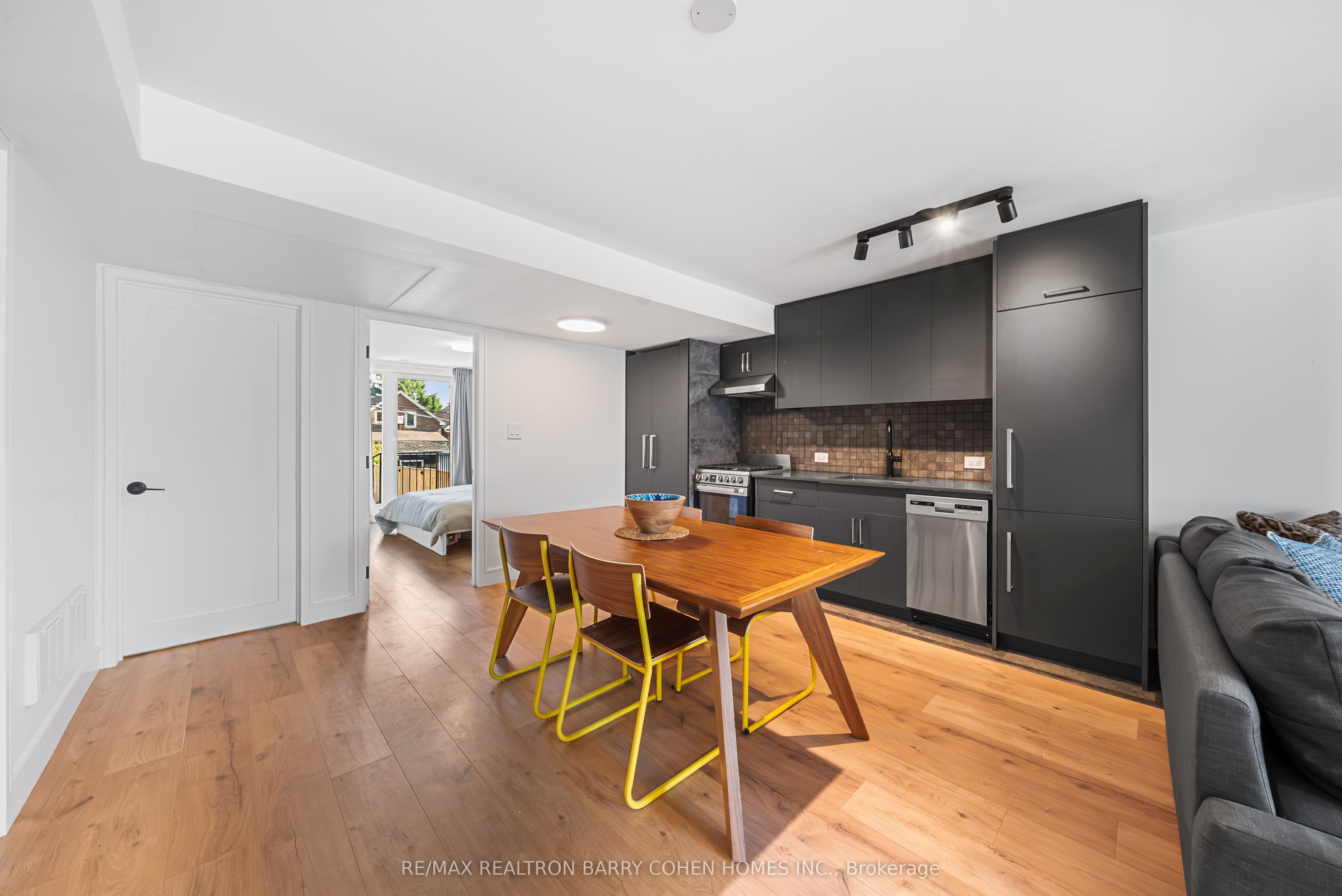 33 Lanark Avenue Property Photo 28
