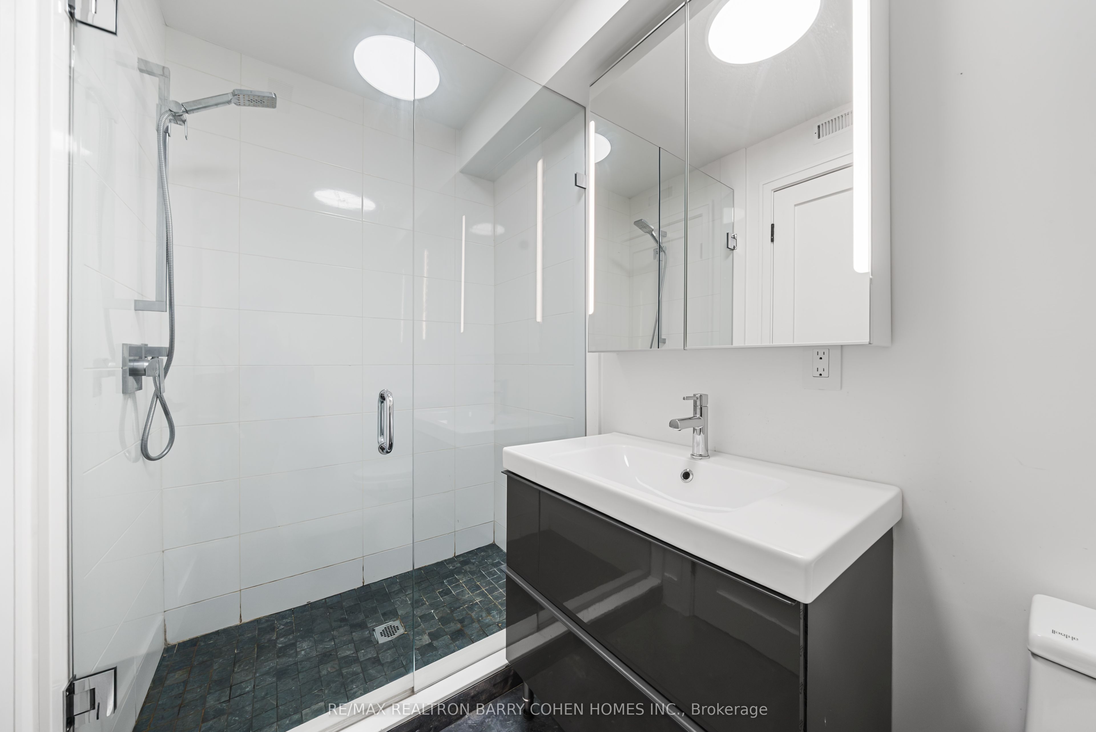 33 Lanark Avenue Property Photo 30