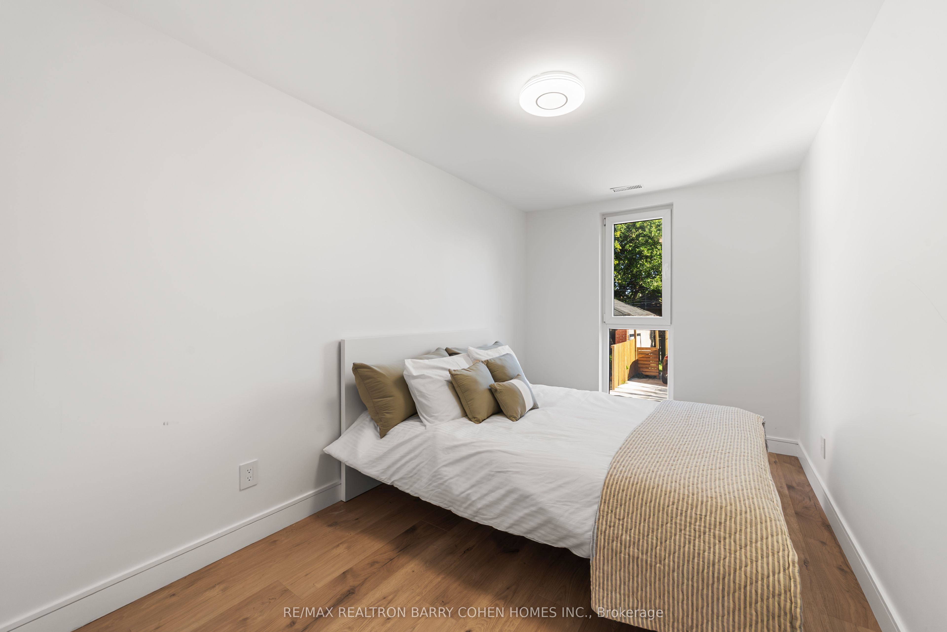 33 Lanark Avenue Property Photo 32
