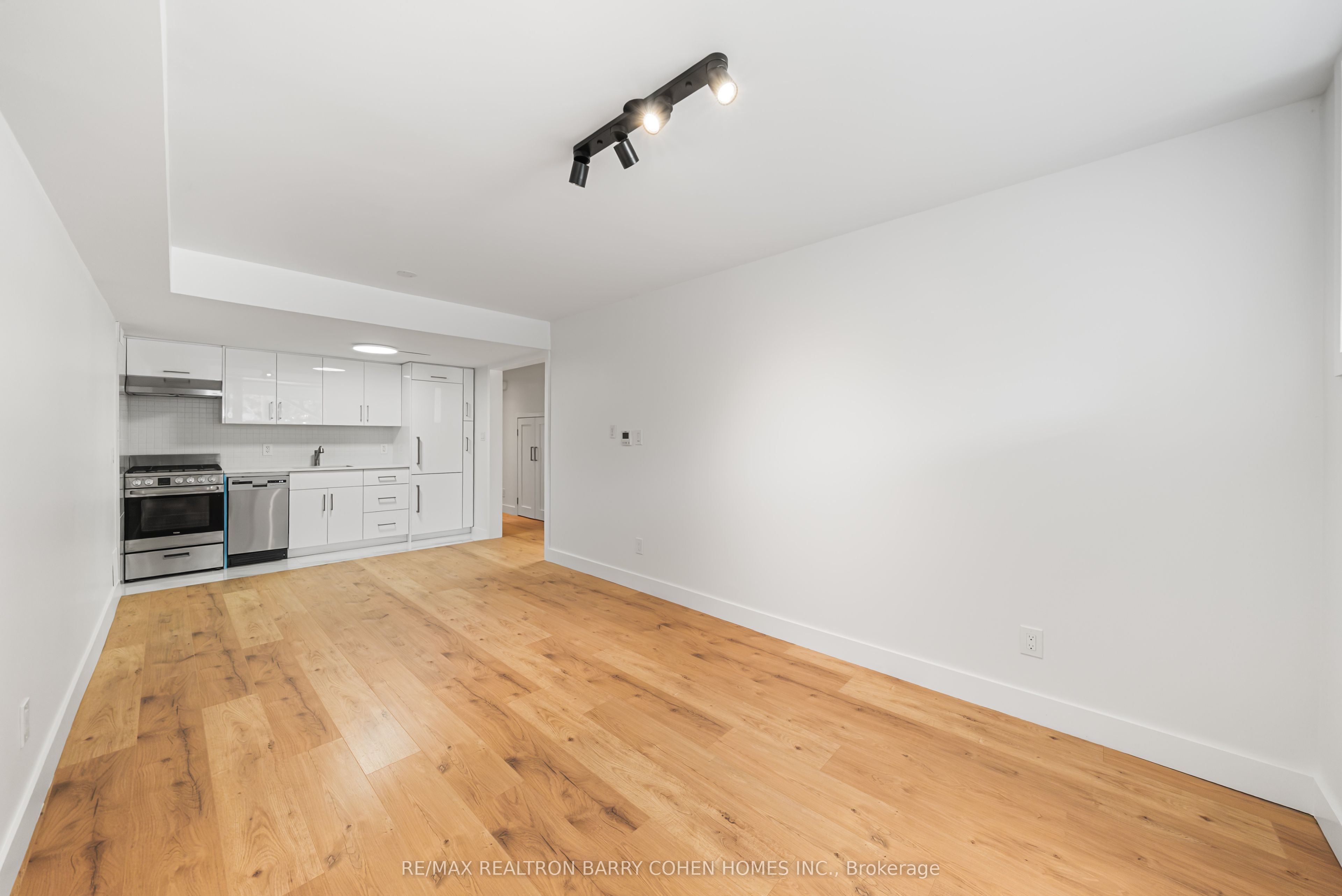 33 Lanark Avenue Property Photo 34