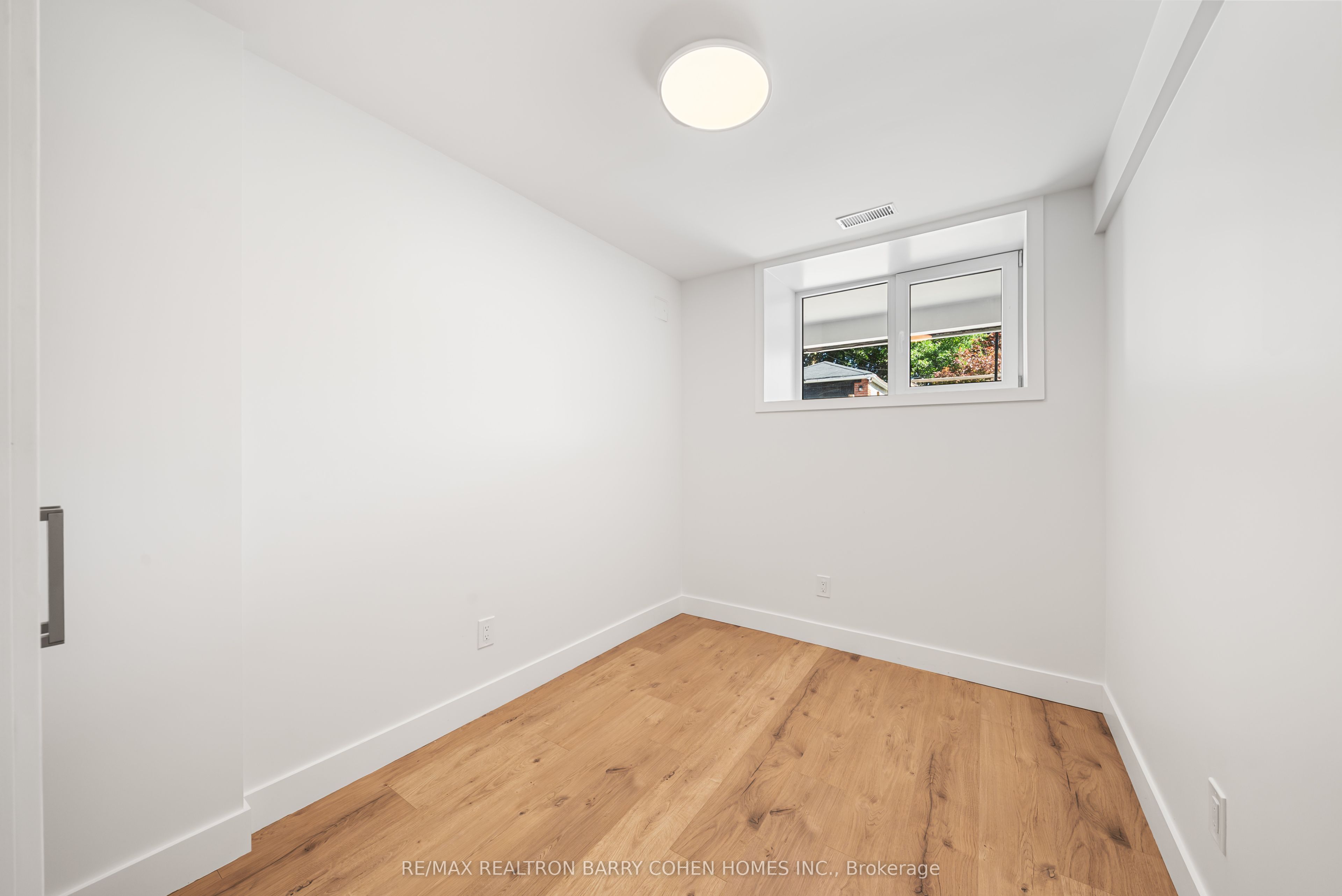 33 Lanark Avenue Property Photo 38