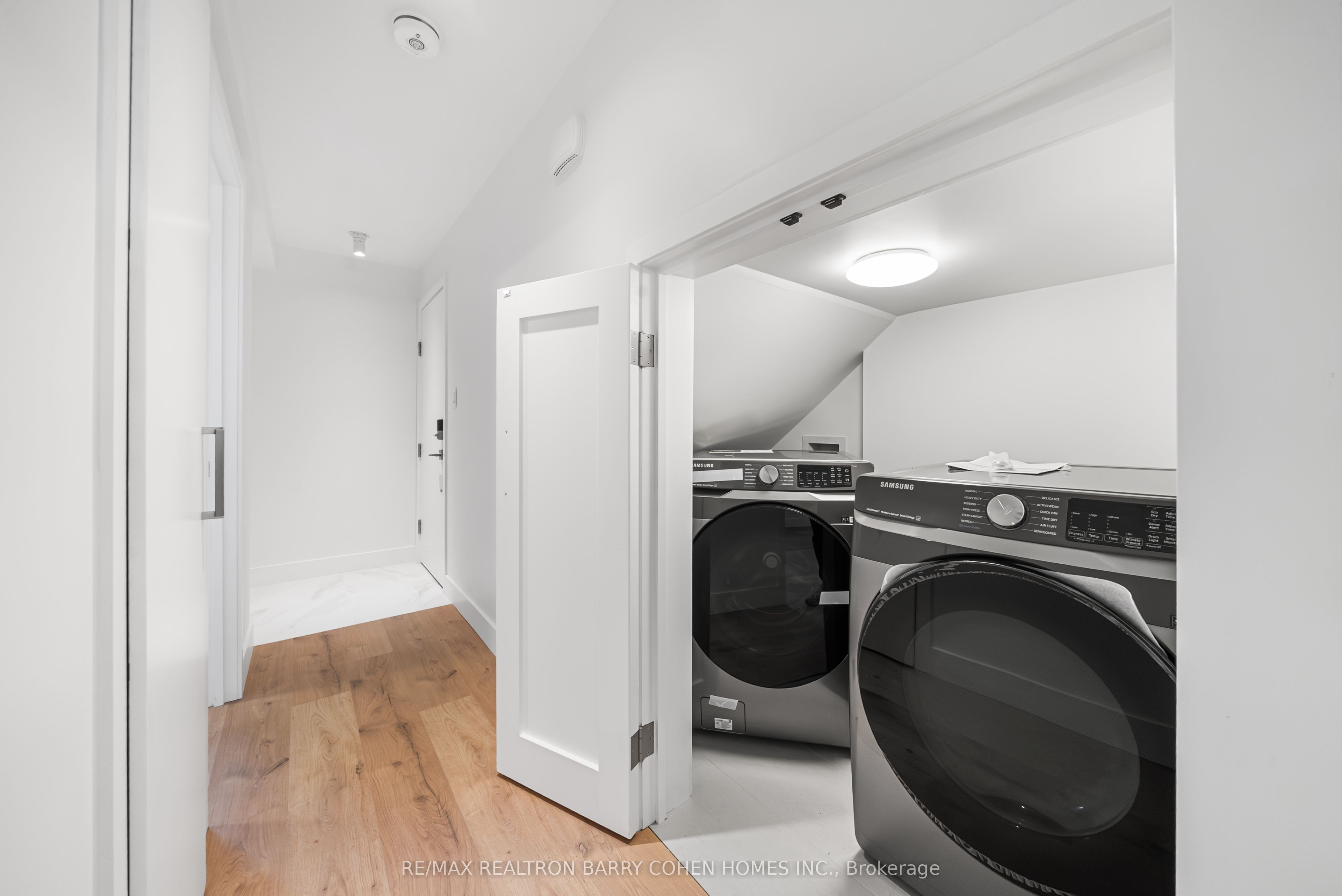 33 Lanark Avenue Property Photo 40