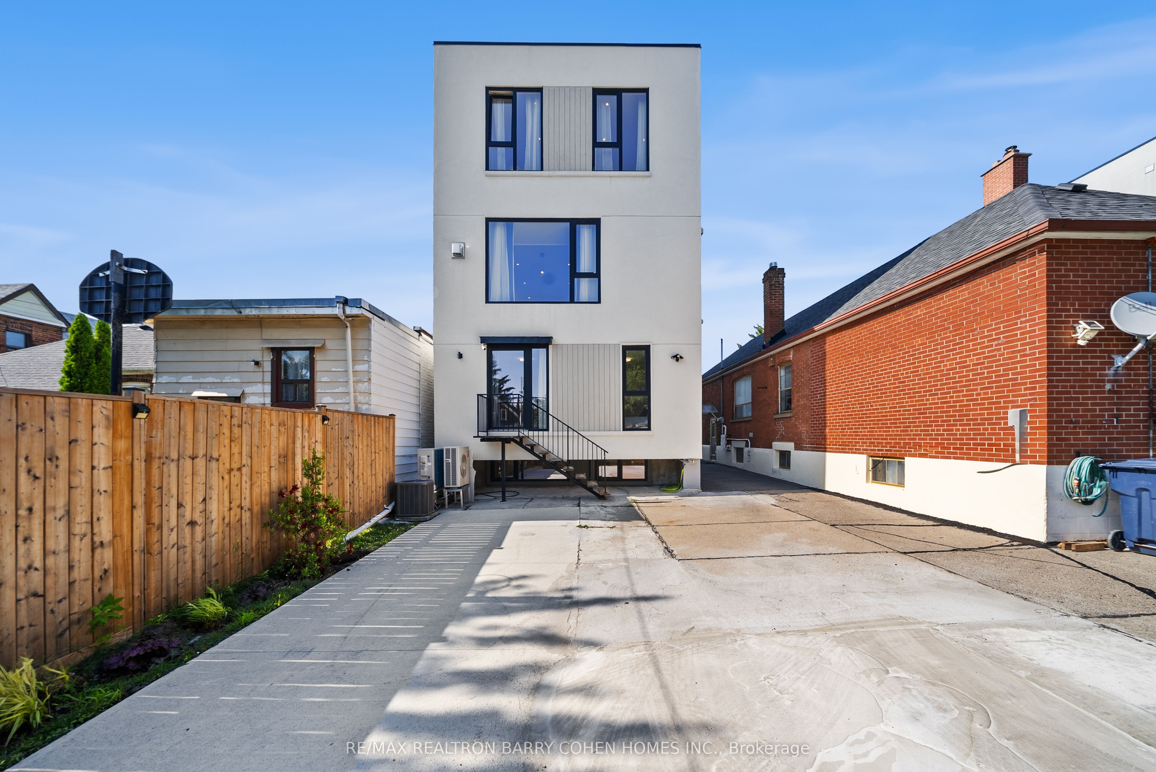 33 Lanark Avenue Property Photo 42