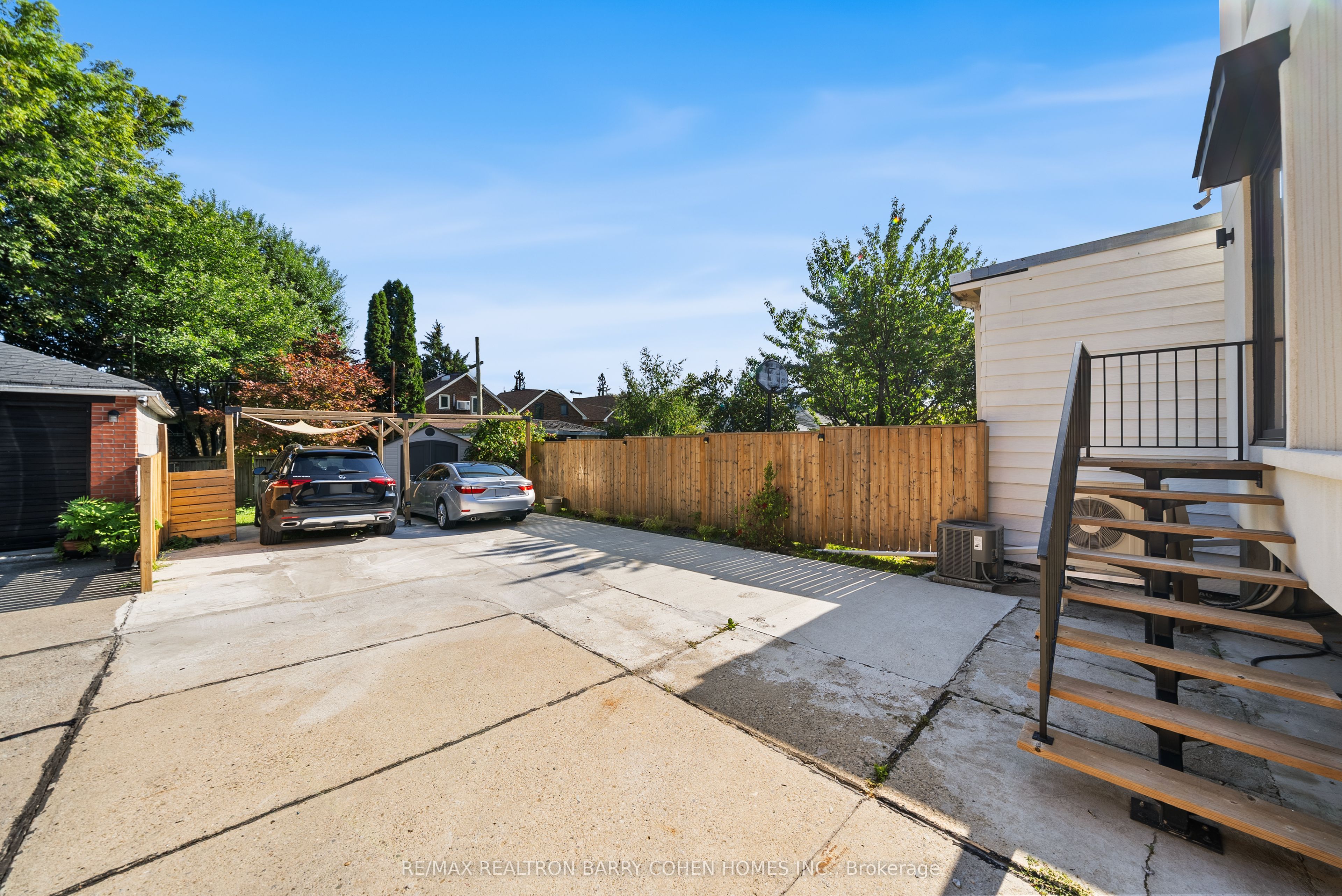 33 Lanark Avenue Property Photo 43