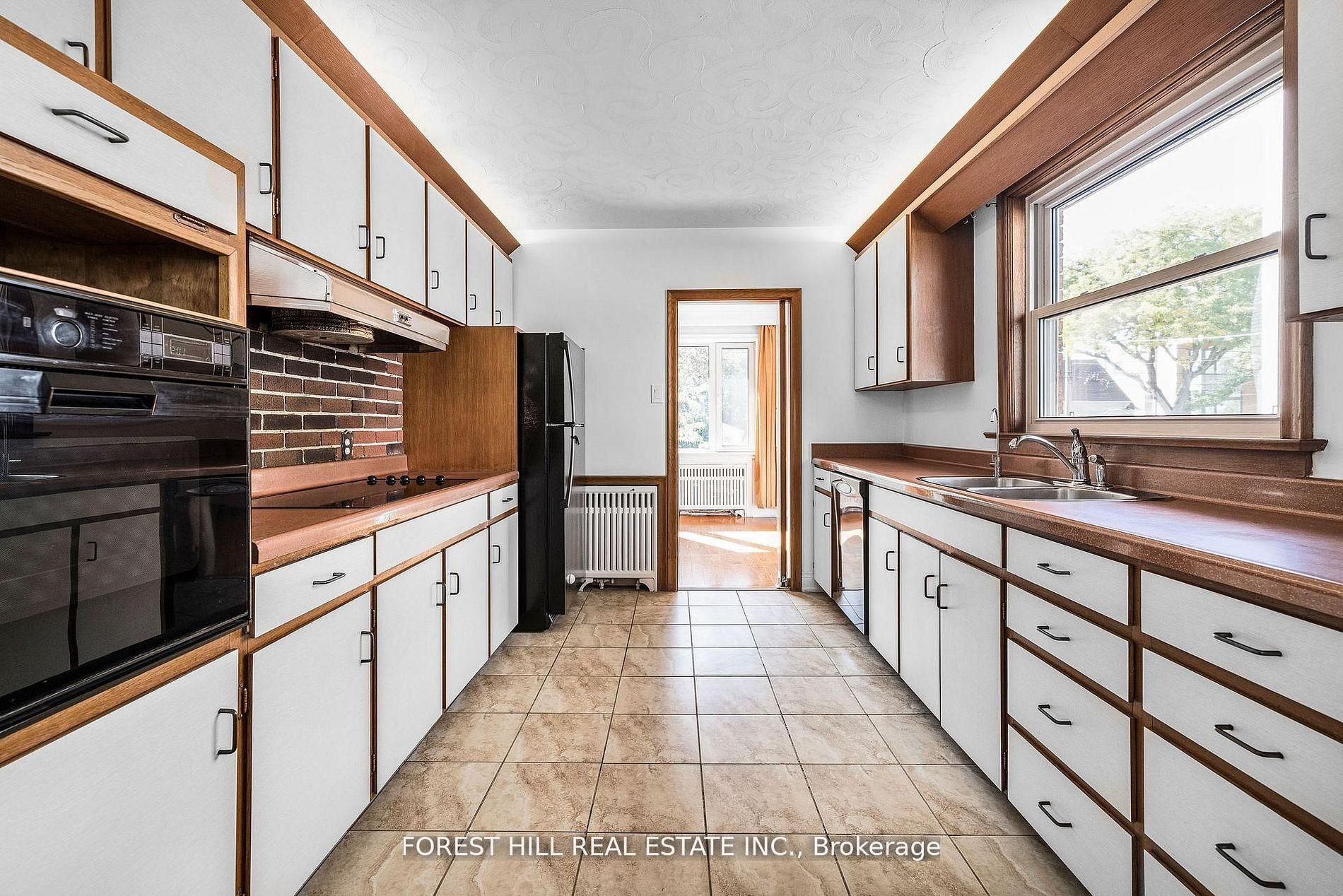 18 Irvington Crescent Property Photo 6