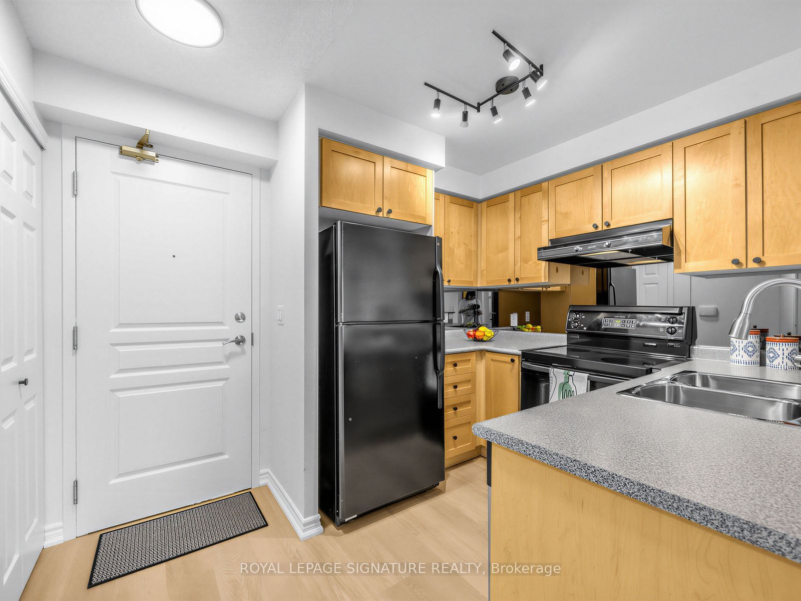 16 Dallimore Circle 220 Property Photo 4