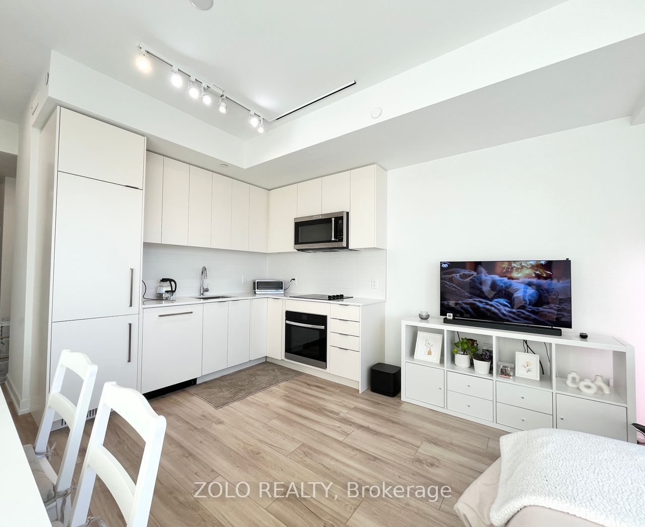 181 Sheppard Avenue E 409 Property Photo 7