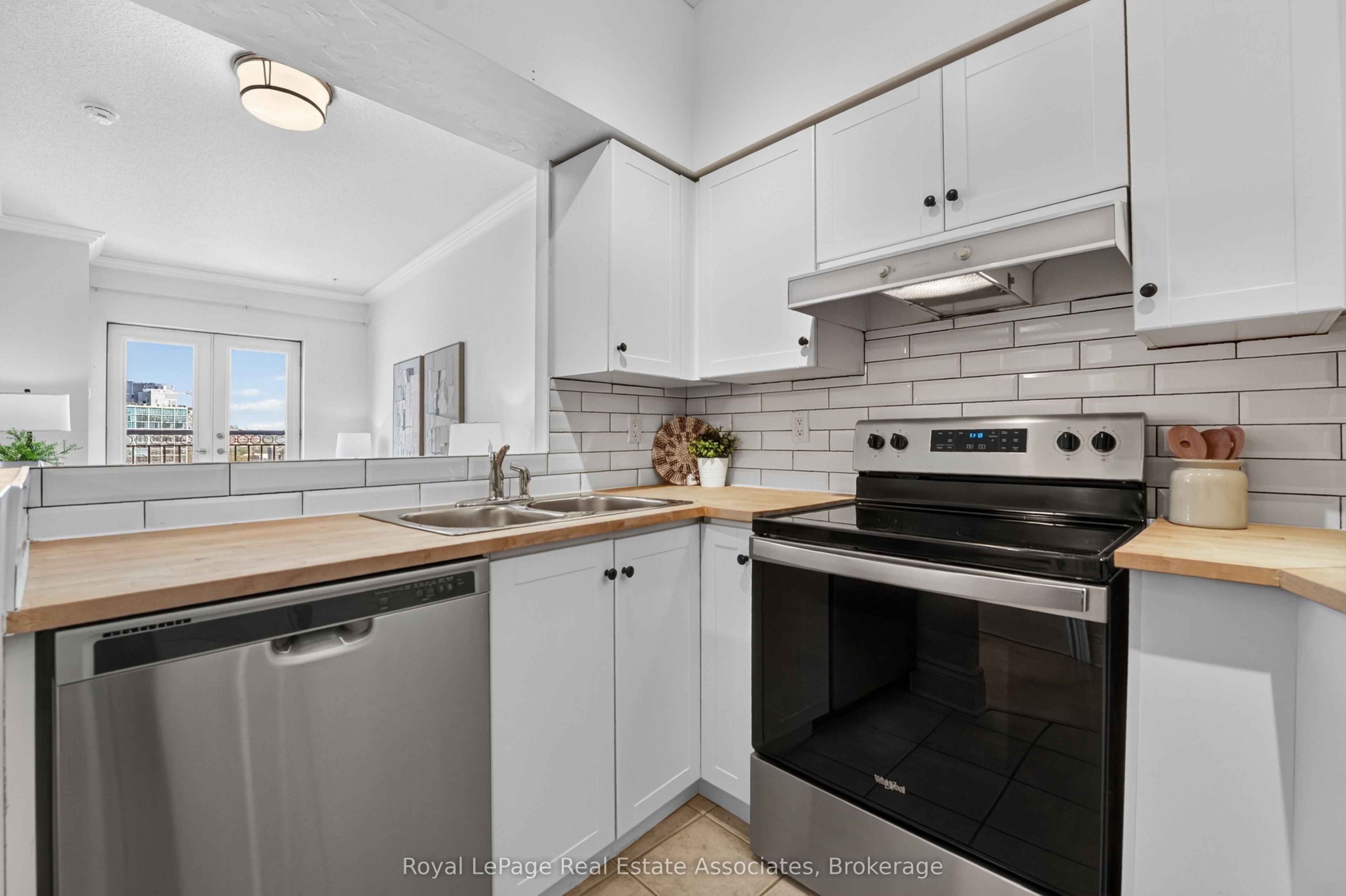 115 Richmond Street E 1006 Property Photo 6