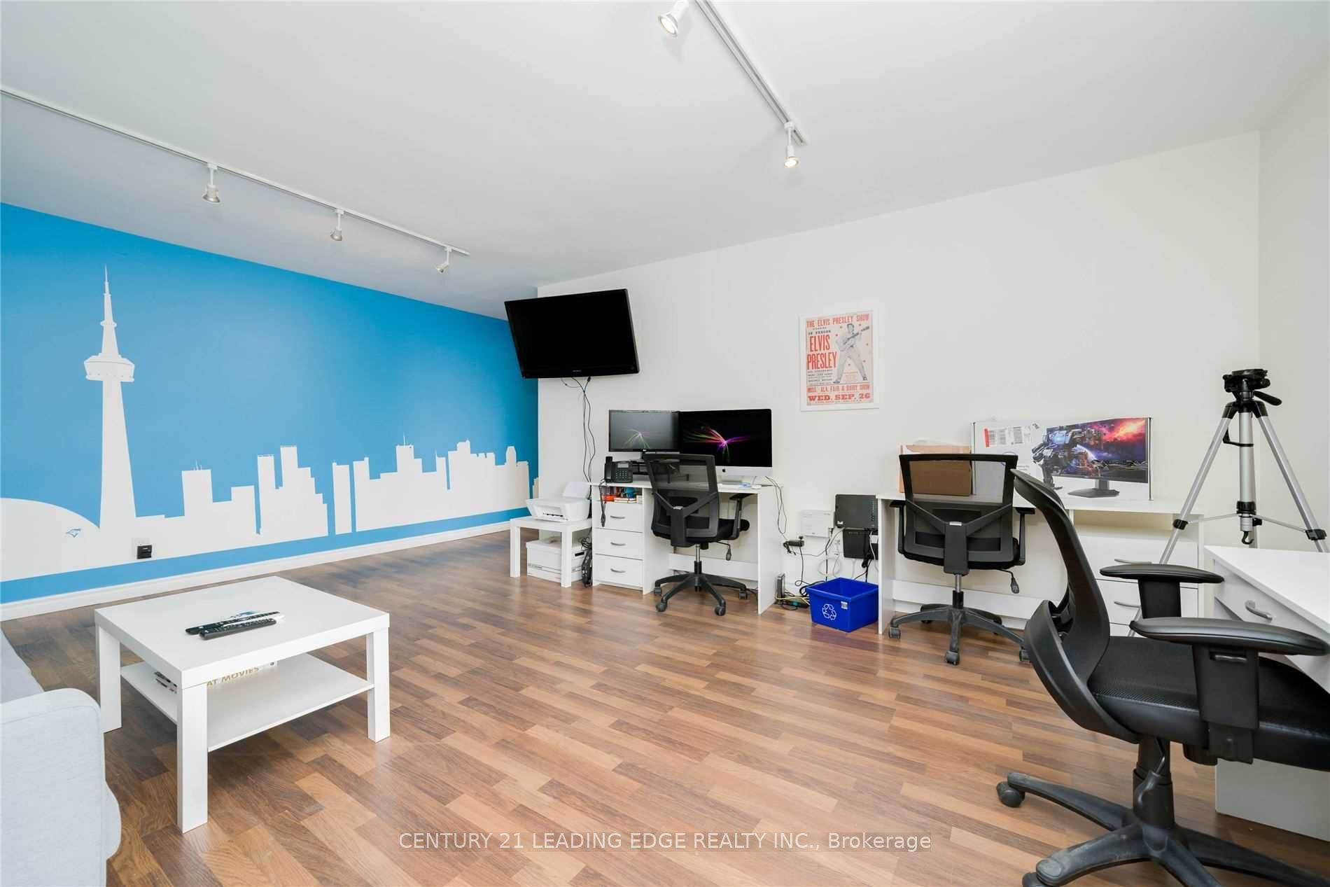 298 Gerrard Street E 2a&b Property Photo 6