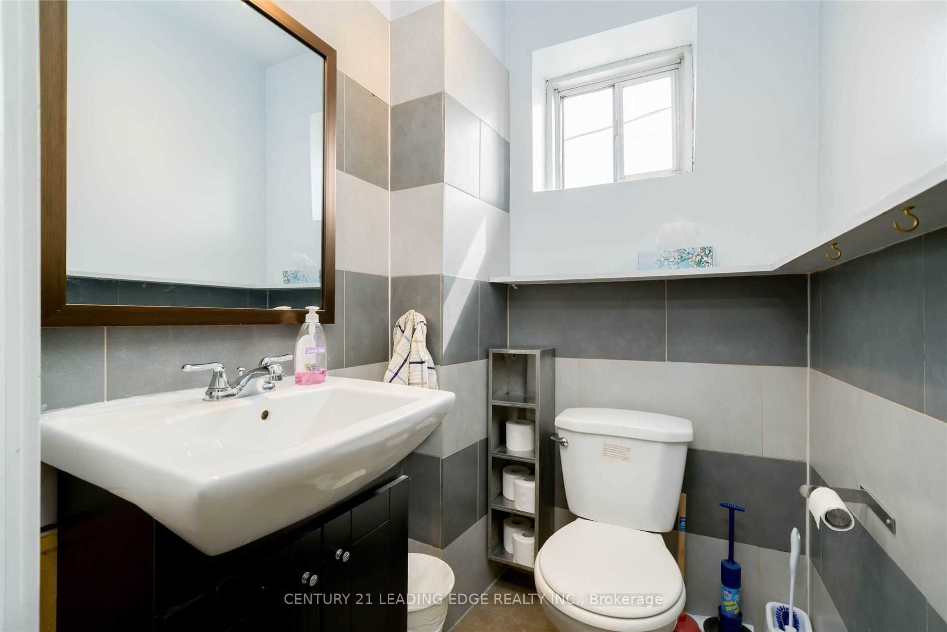 298 Gerrard Street E 2a&b Property Photo 10