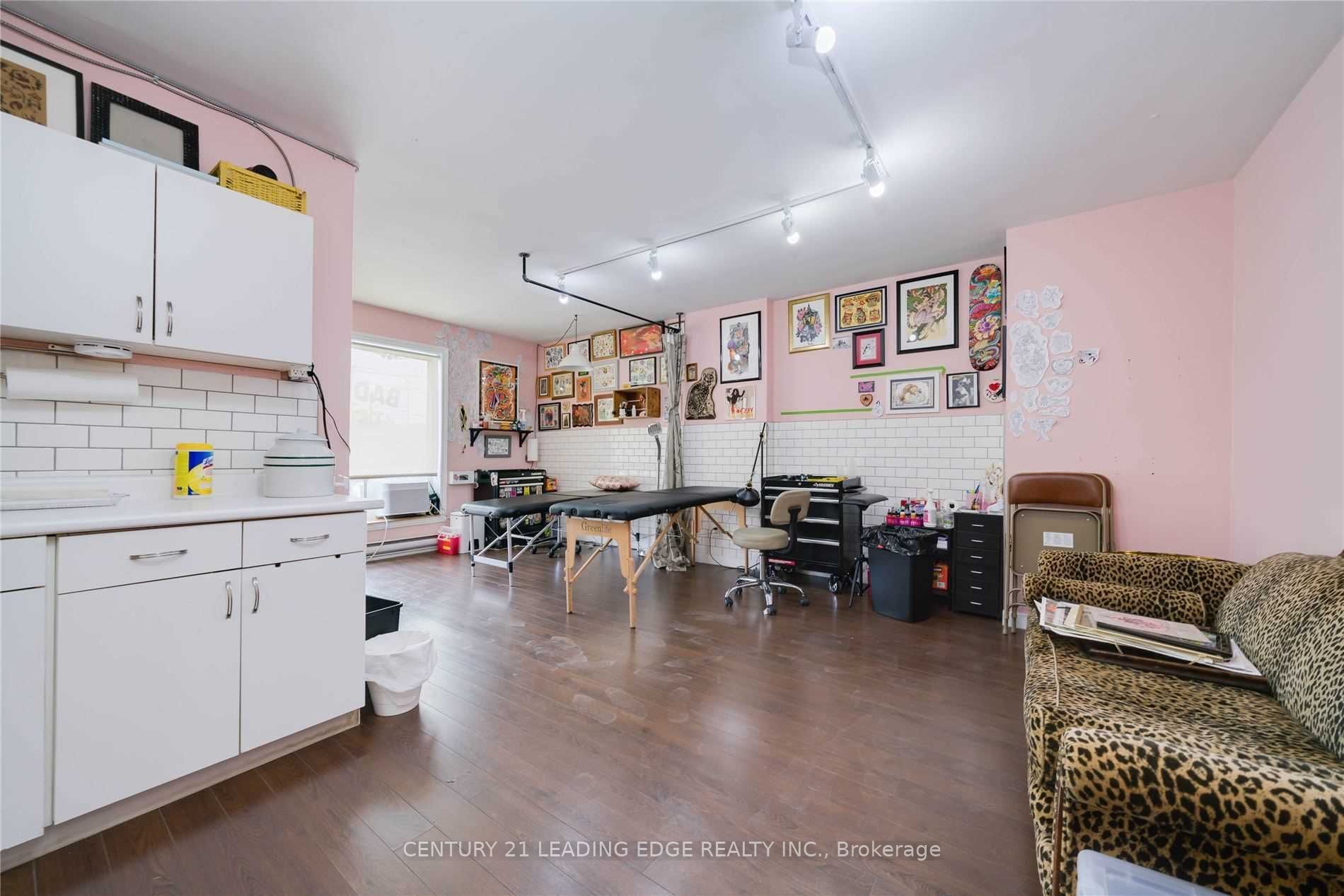 298 Gerrard Street E 2a&b Property Photo 11