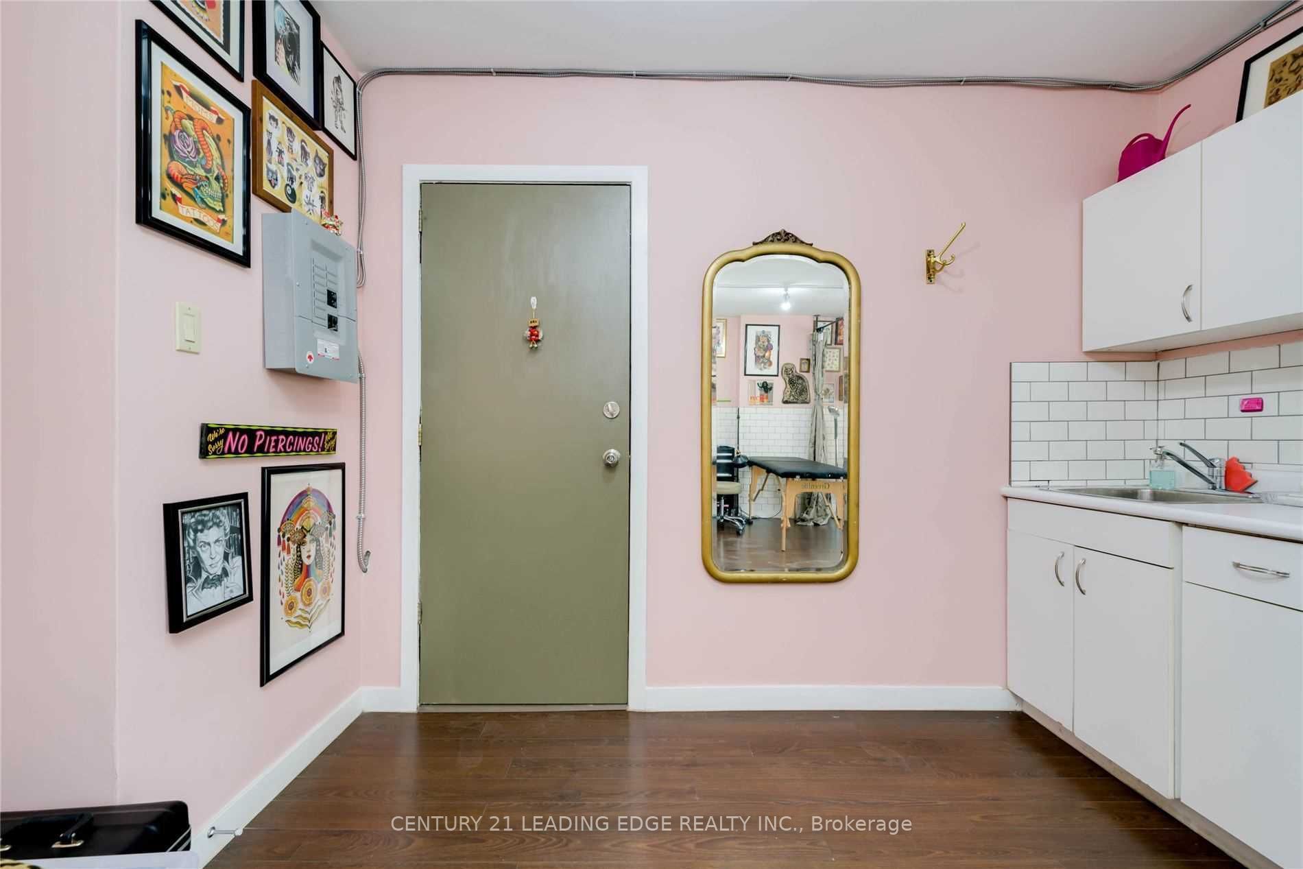 298 Gerrard Street E 2a&b Property Photo 12