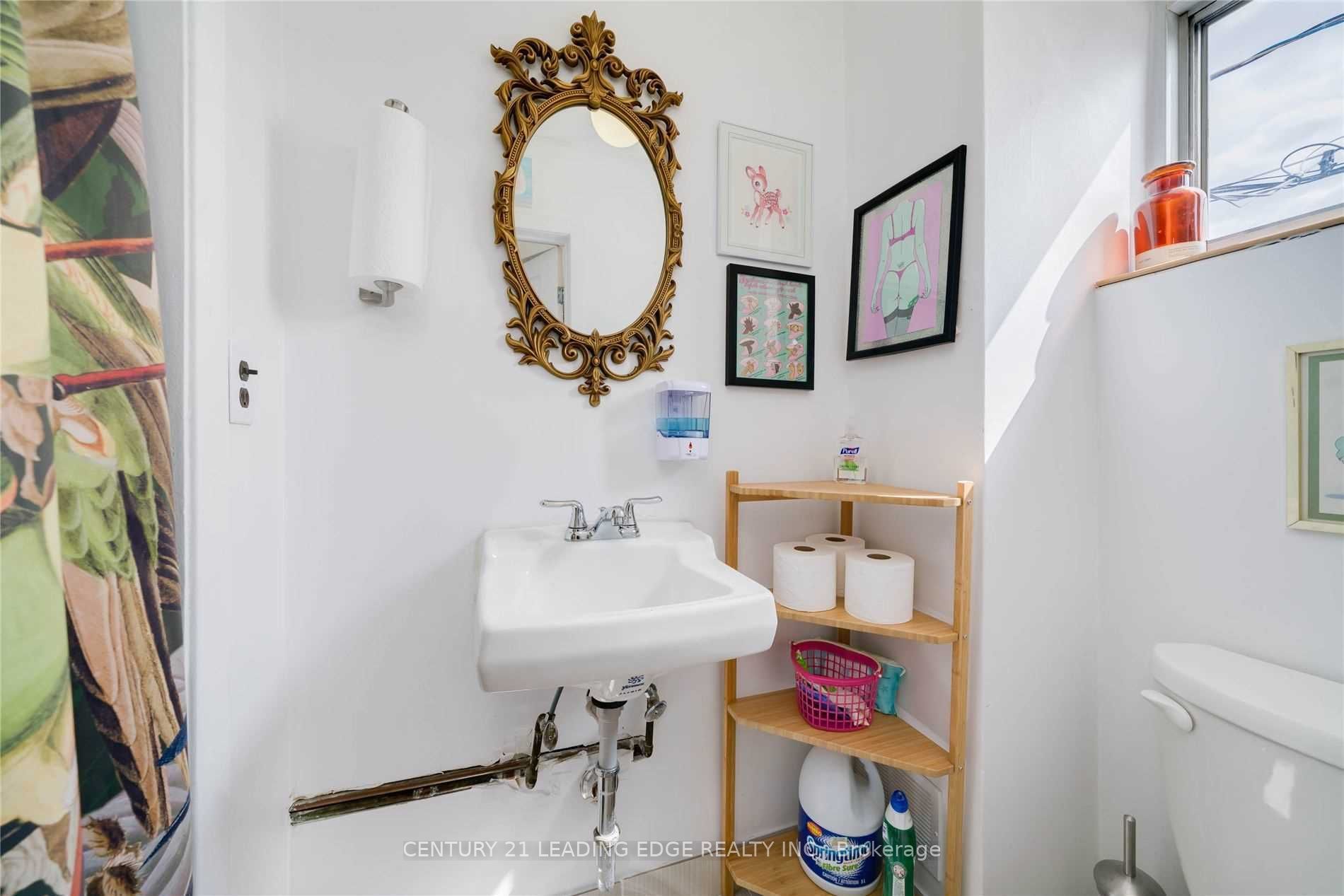 298 Gerrard Street E 2a&b Property Photo 13