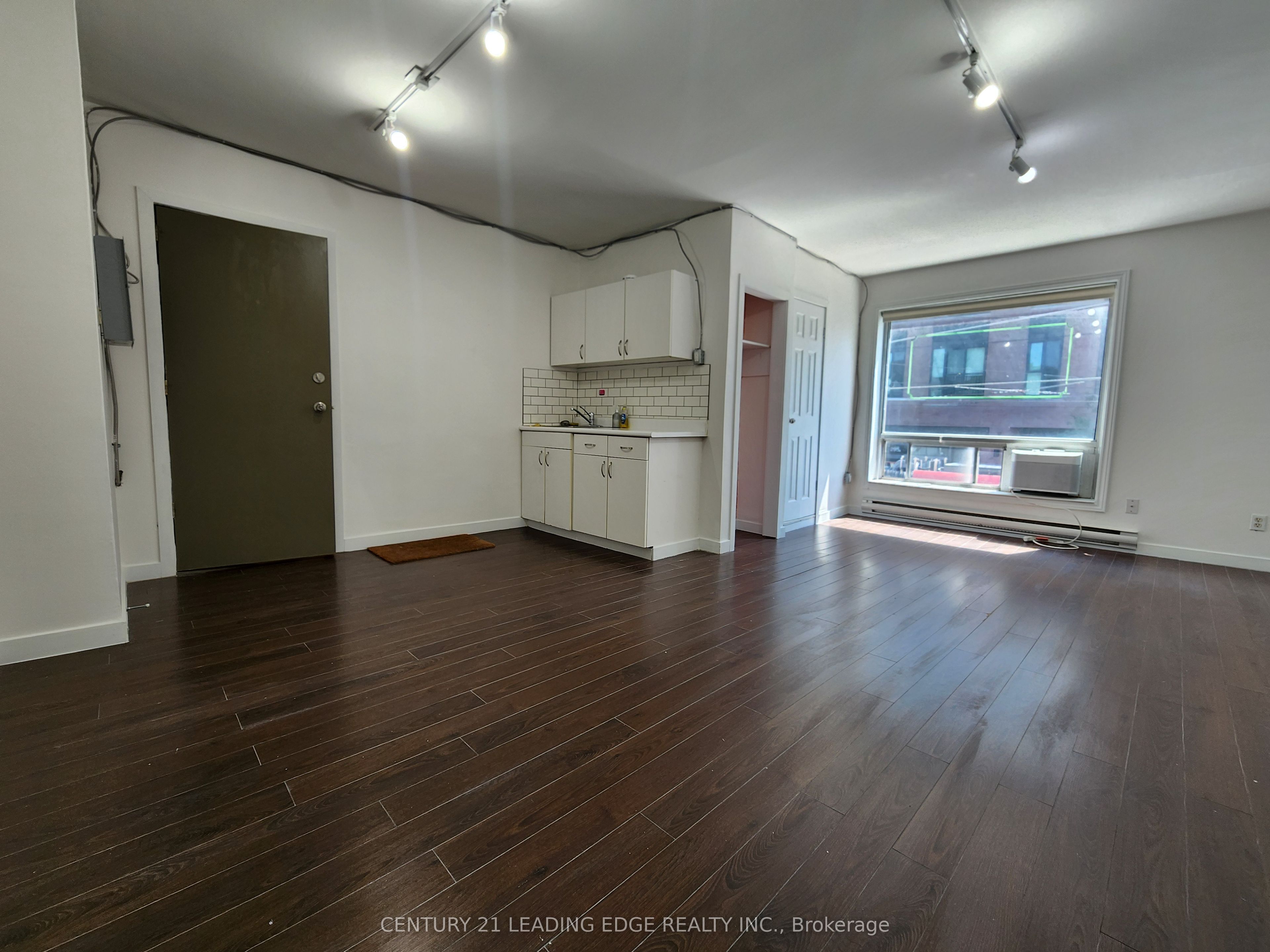 298 Gerrard Street E 2a&b Property Photo 14