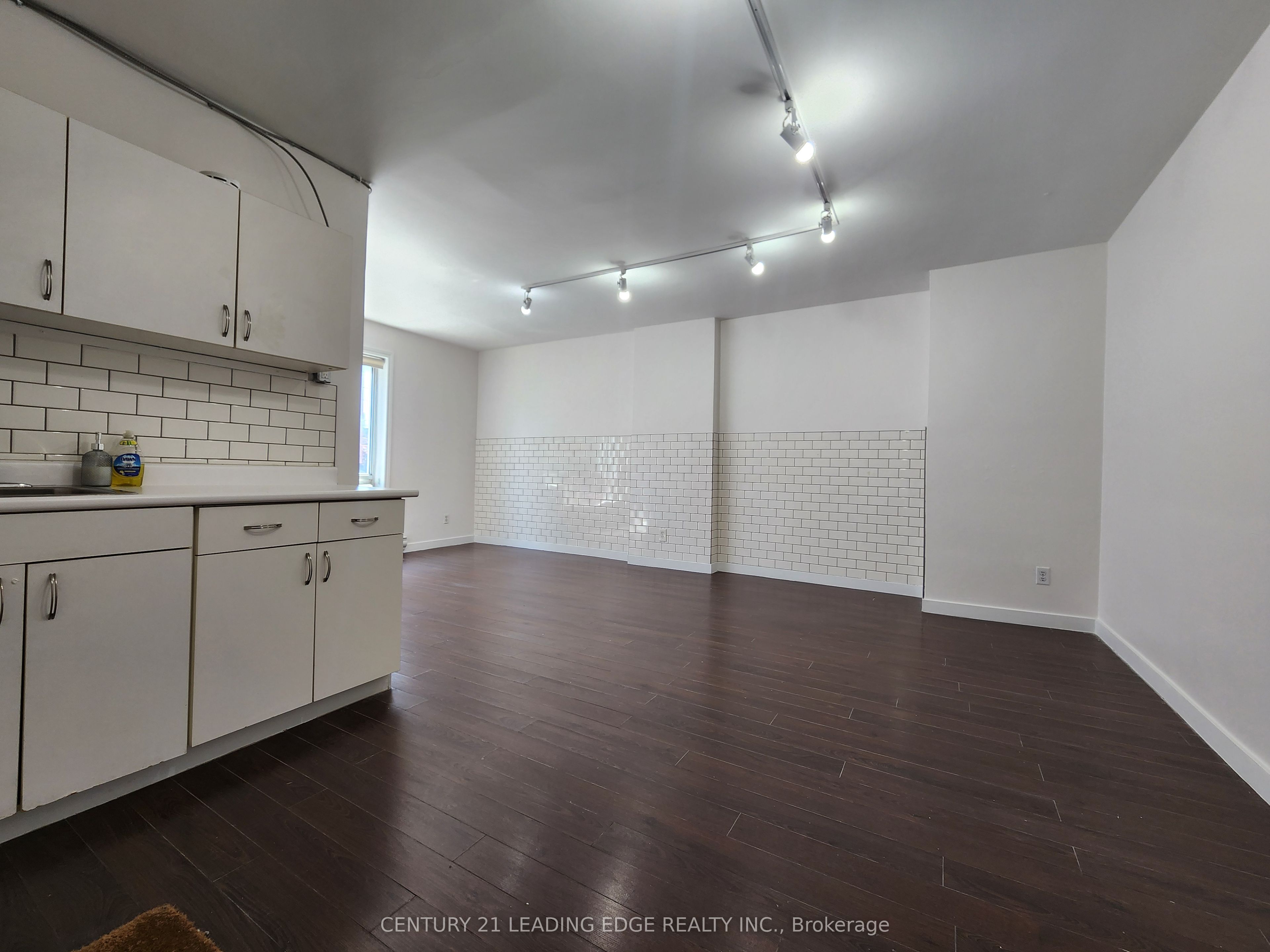 298 Gerrard Street E 2a&b Property Photo 16