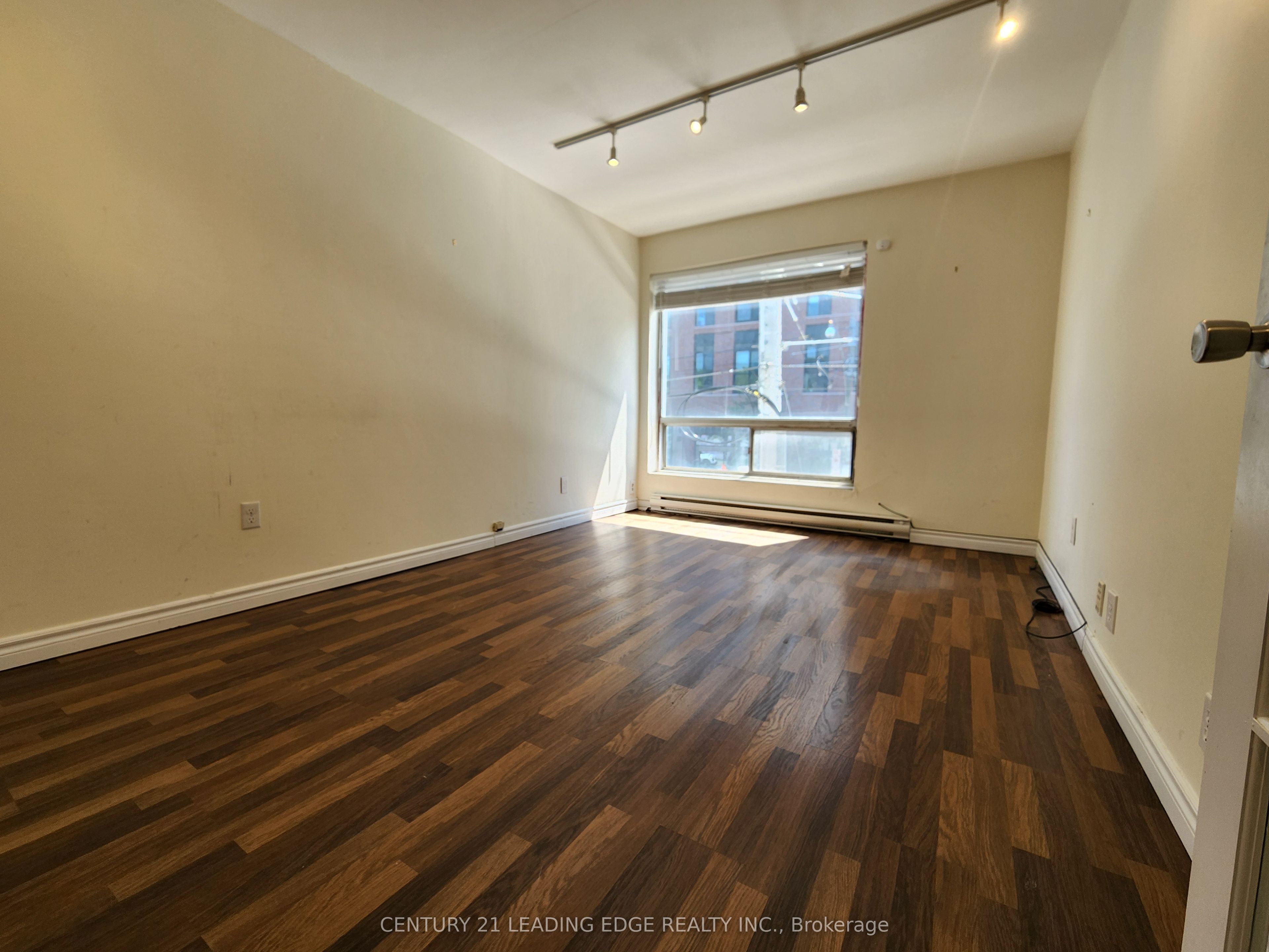 298 Gerrard Street E 2a&b Property Photo 20