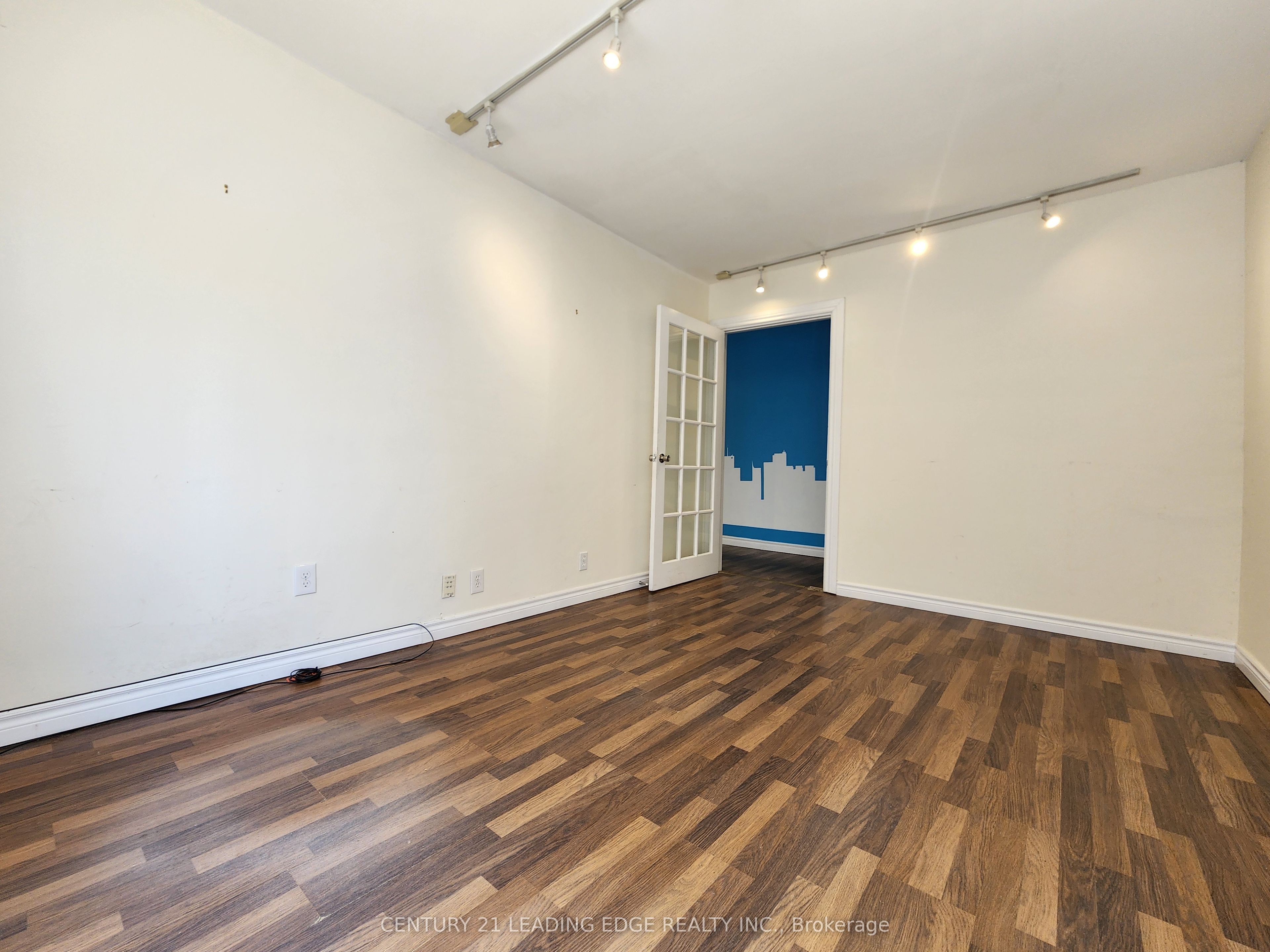 298 Gerrard Street E 2a&b Property Photo 23