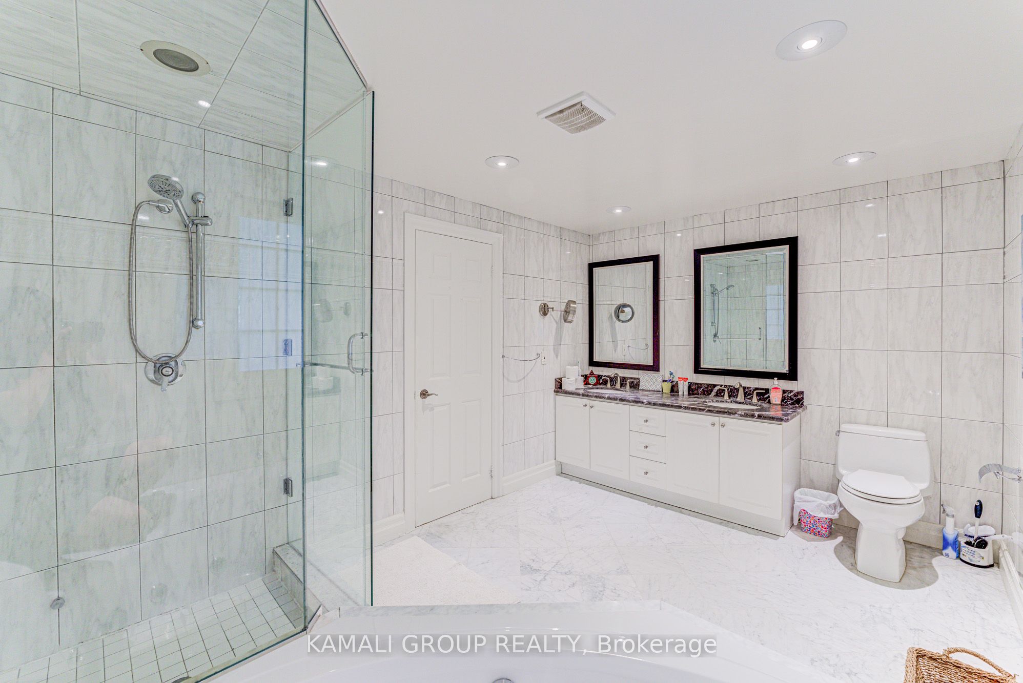 5 Caravan Drive Property Photo 11