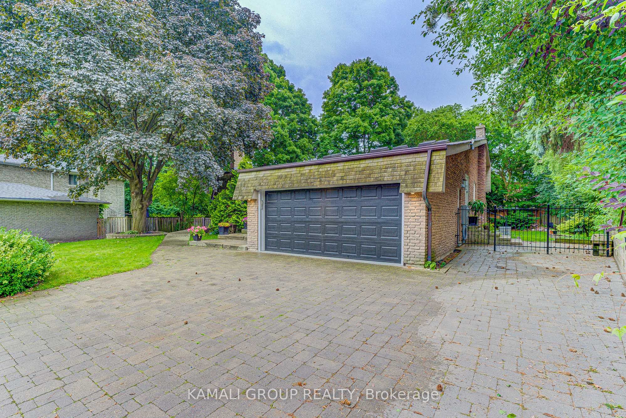 5 Caravan Drive Property Photo 19