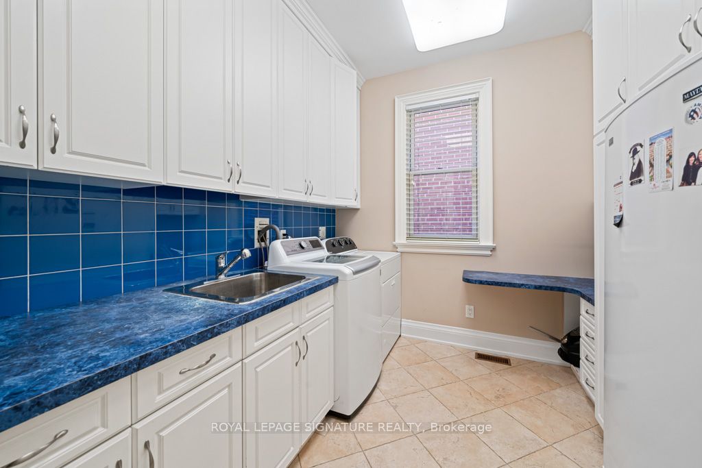 428 Glengrove Avenue Property Photo 8