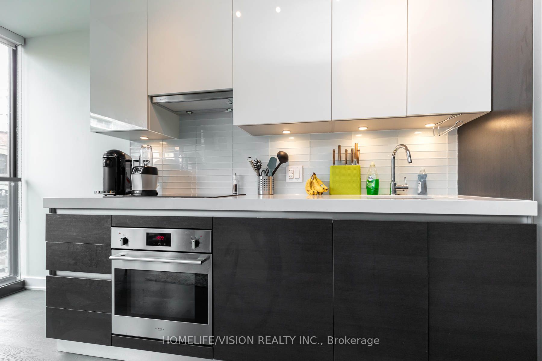 629 King Street W 323 Property Photo 7