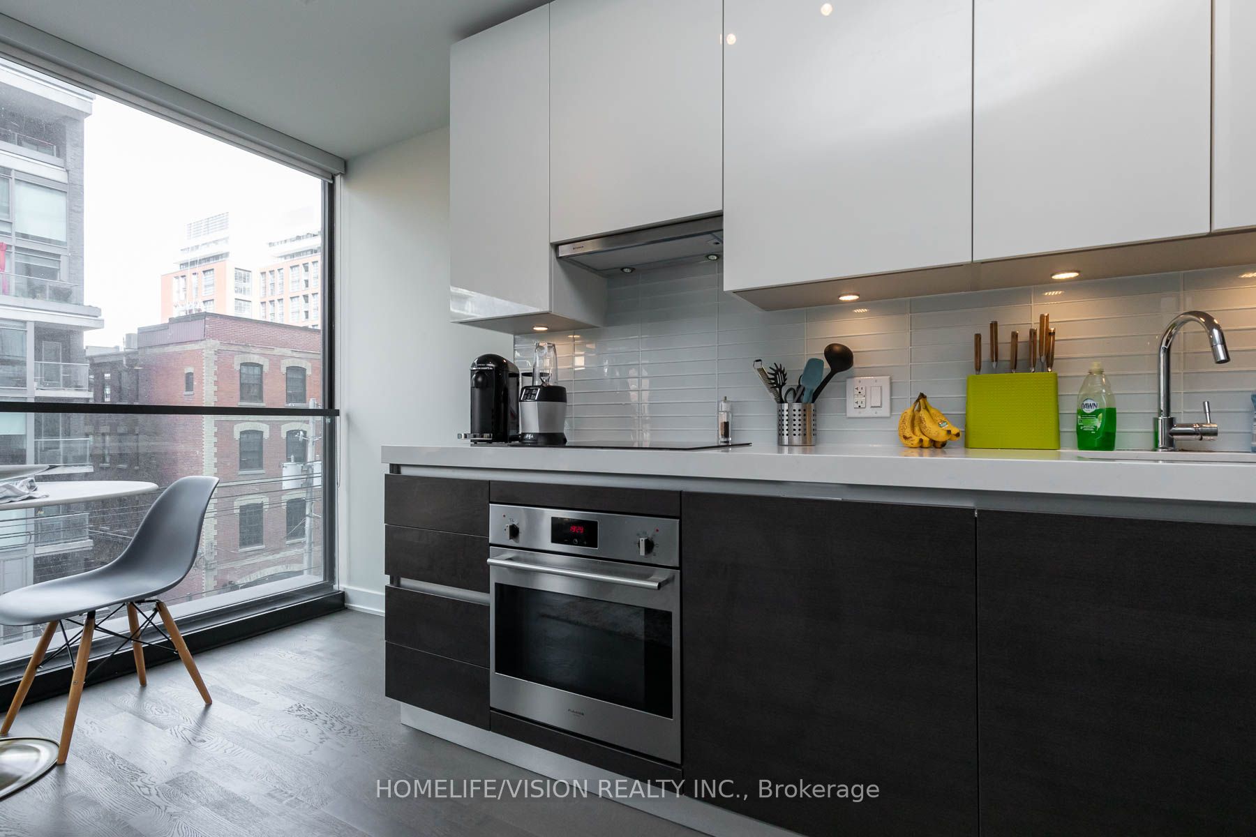 629 King Street W 323 Property Photo 9