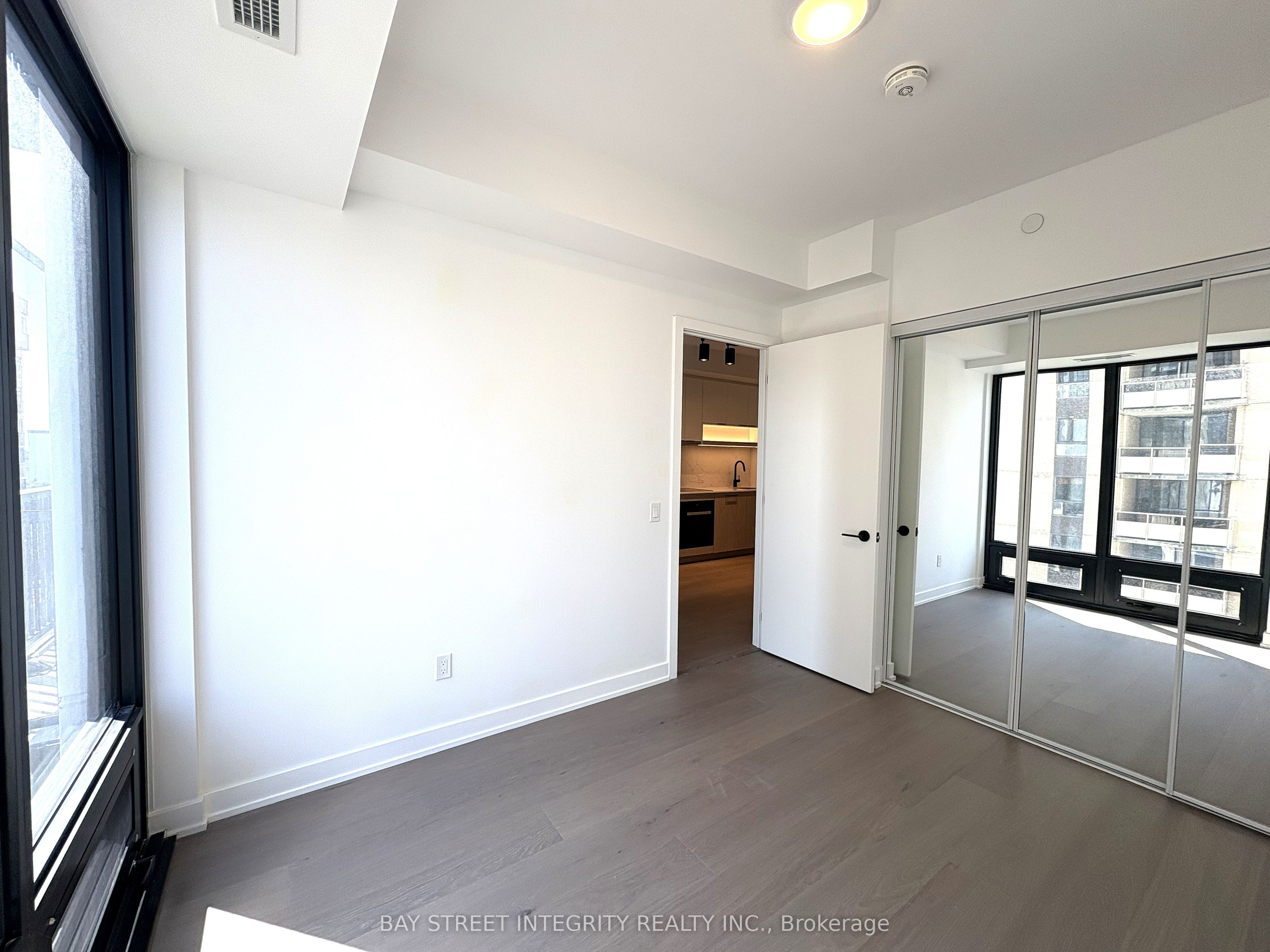91 Montclair Avenue 1703 Property Photo 9