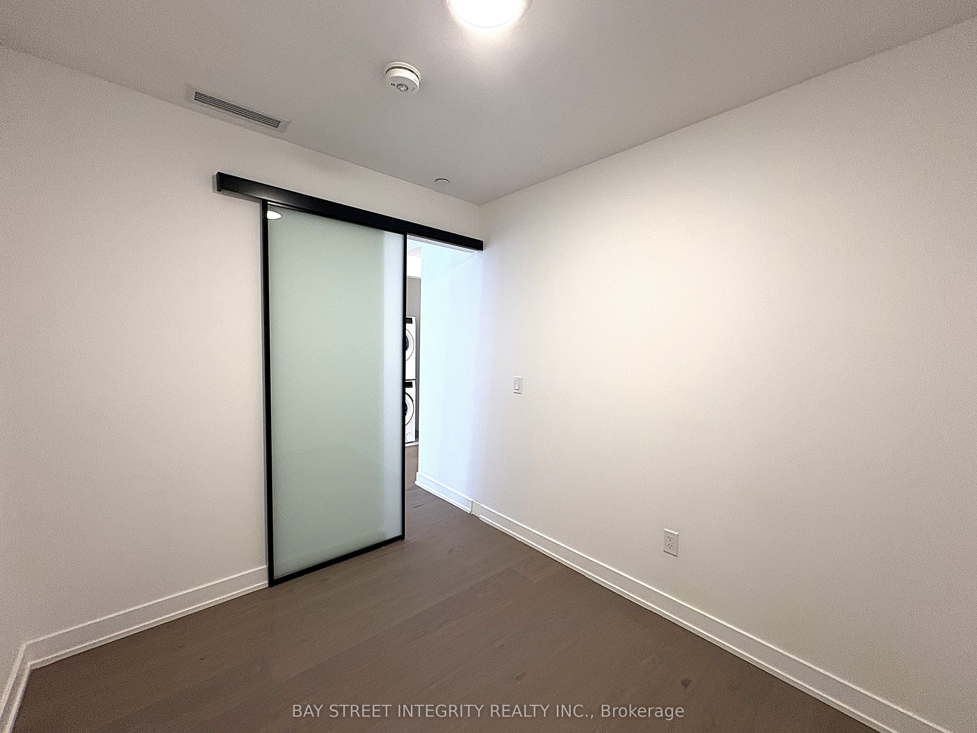 91 Montclair Avenue 1703 Property Photo 10