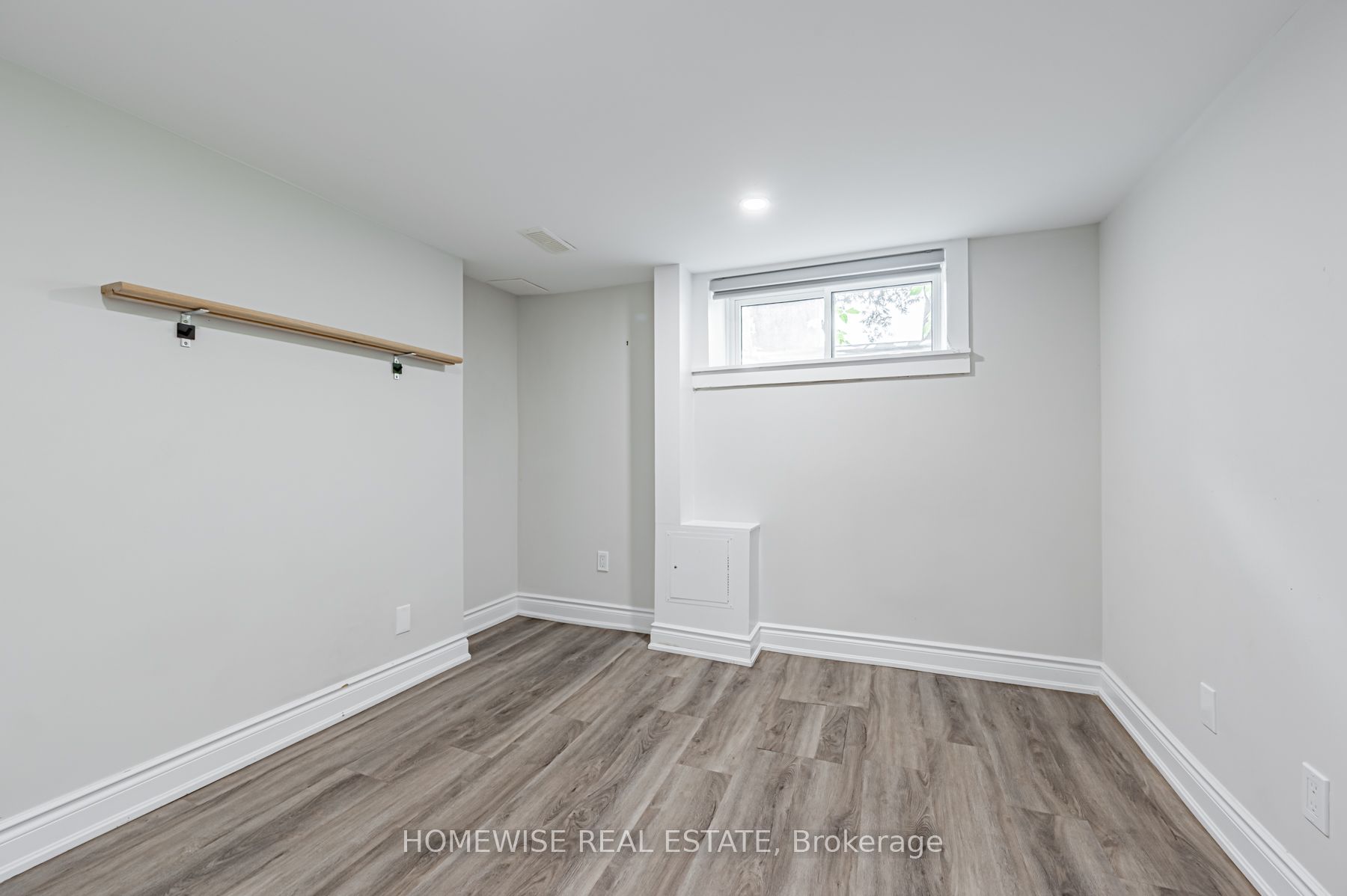 68 Fairleigh Crescent Lower Property Photo 9
