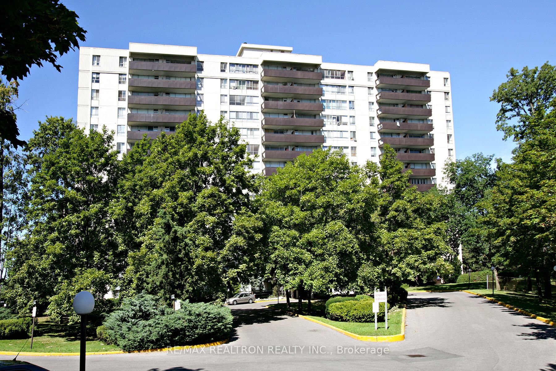 6200 Bathurst Street 601 Property Photo 2