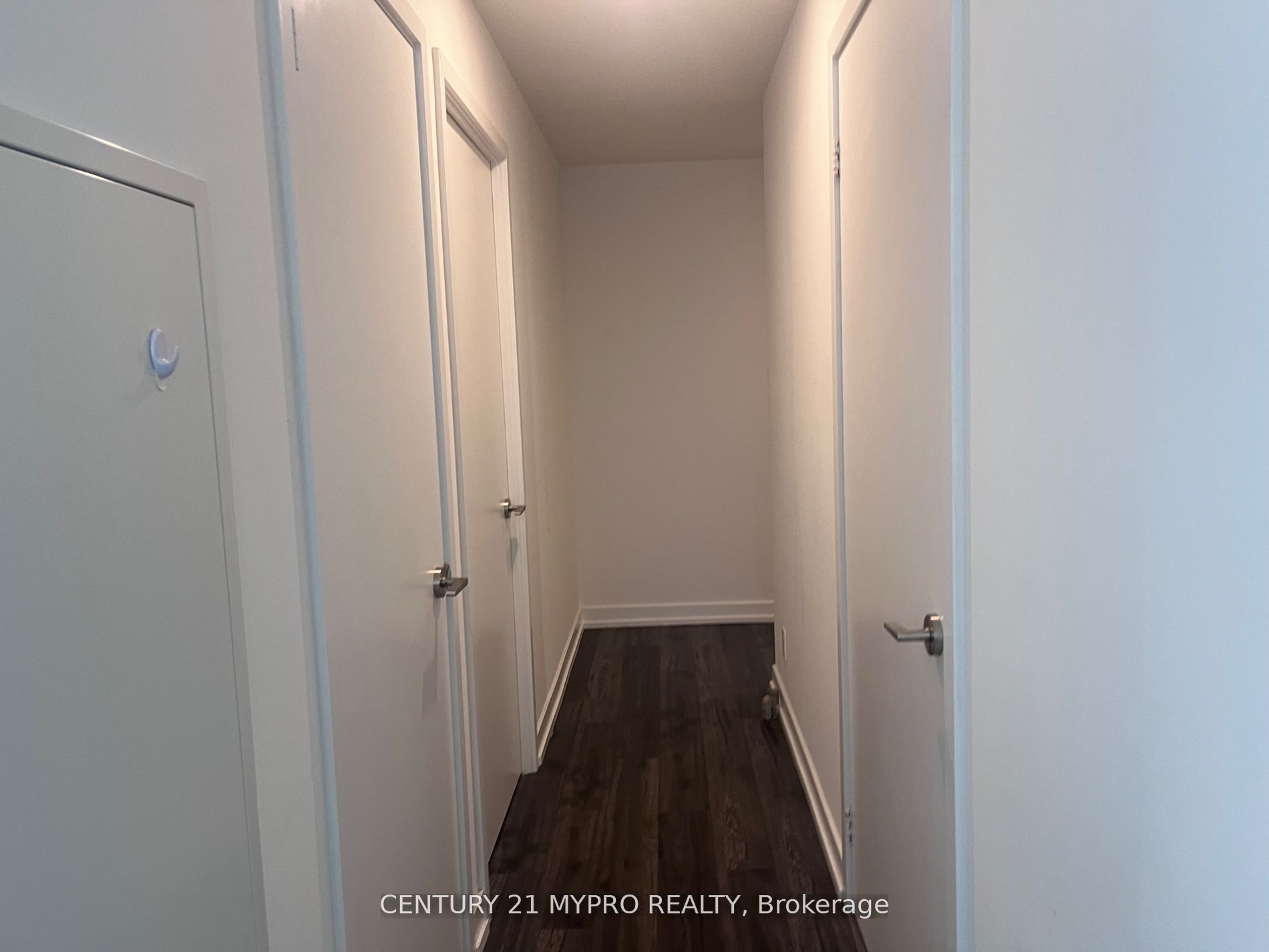 33 Helendale Avenue 1306 Property Photo 12