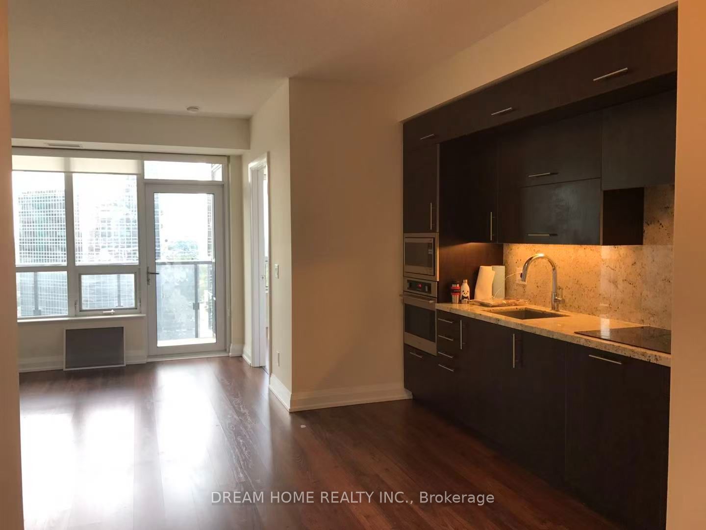 5 Shepperd Avenue E 2119 Property Photo 2