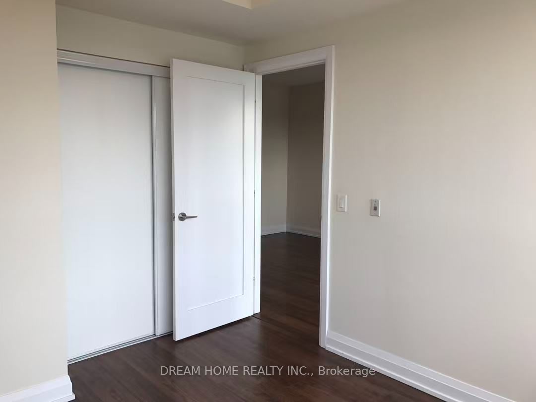 5 Shepperd Avenue E 2119 Property Photo 3