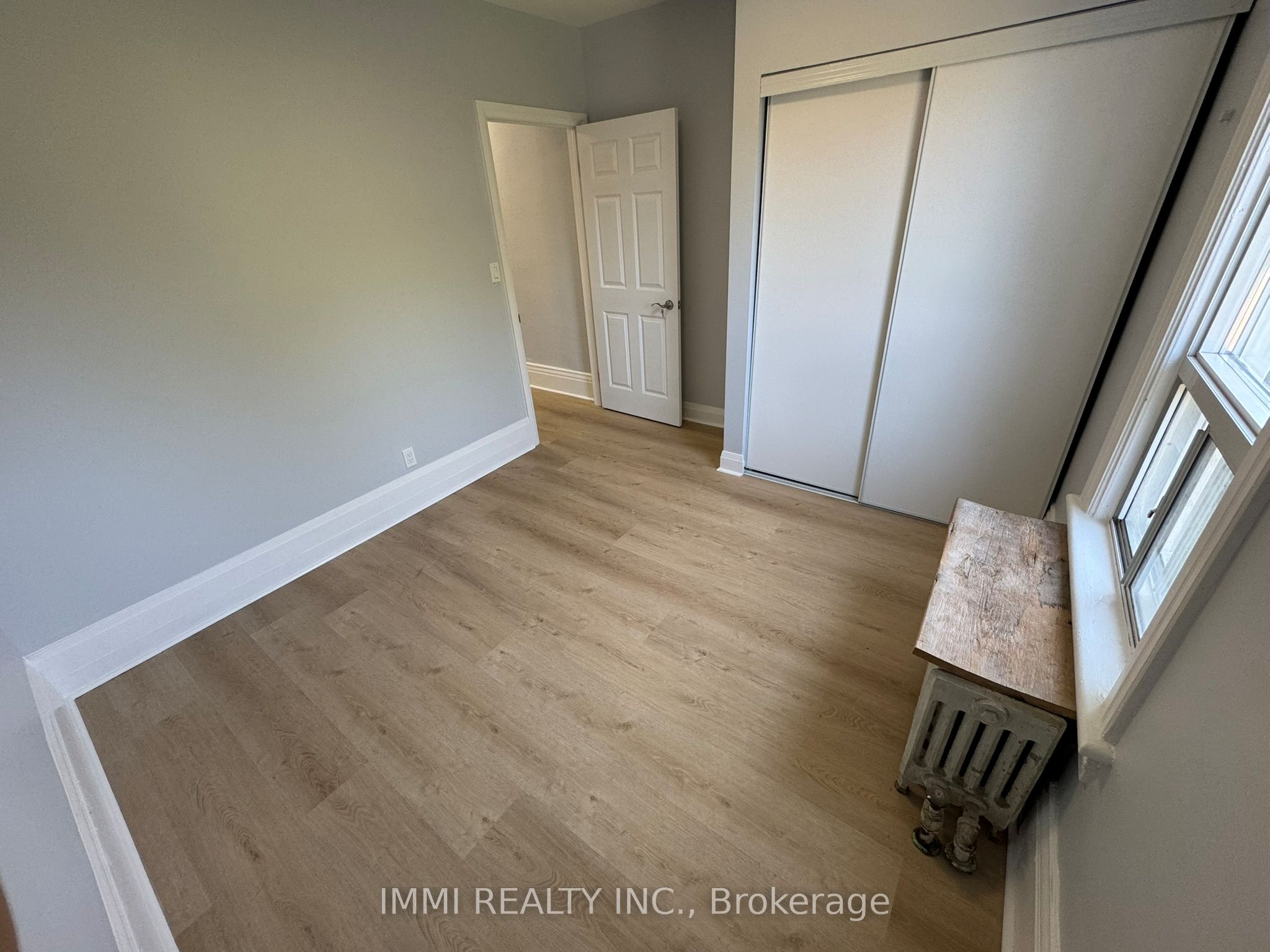 618 Bathurst Street 203 Property Photo 2