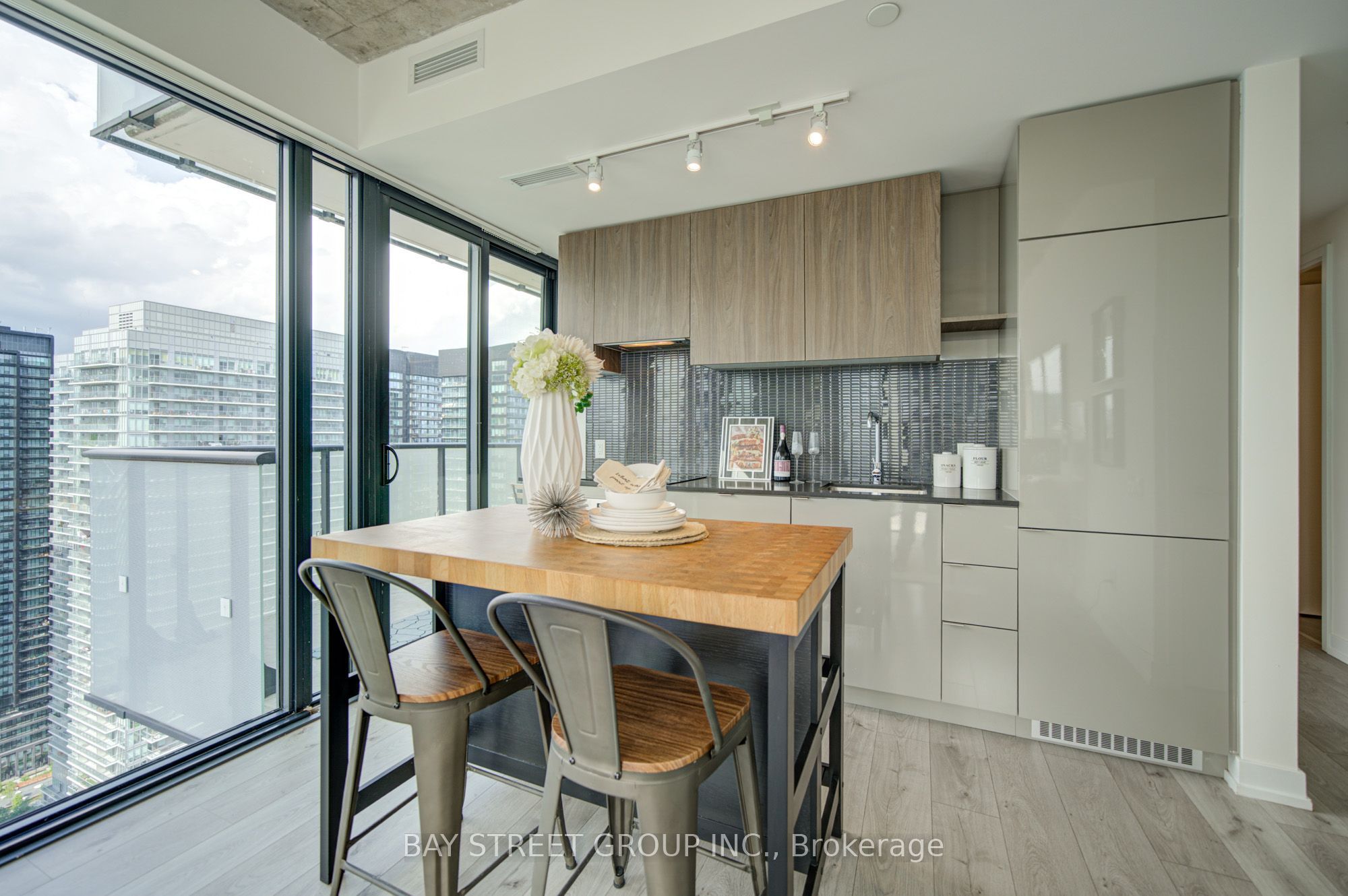 161 Roehampton Avenue 3303 Property Photo 16