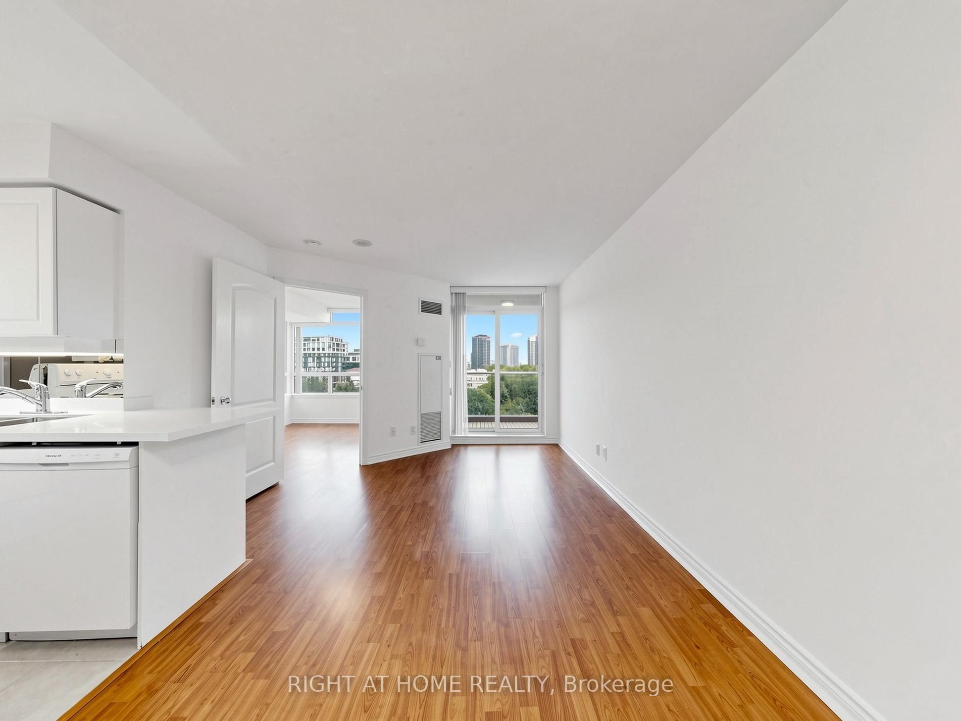 8 Rean Drive 606 Property Photo 13