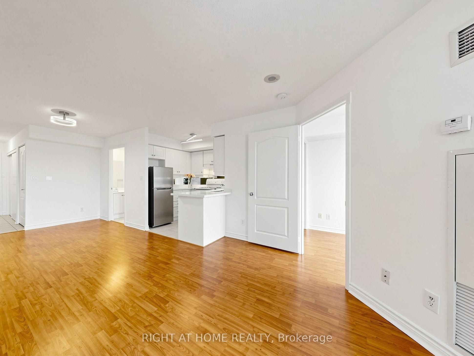 8 Rean Drive 606 Property Photo 15