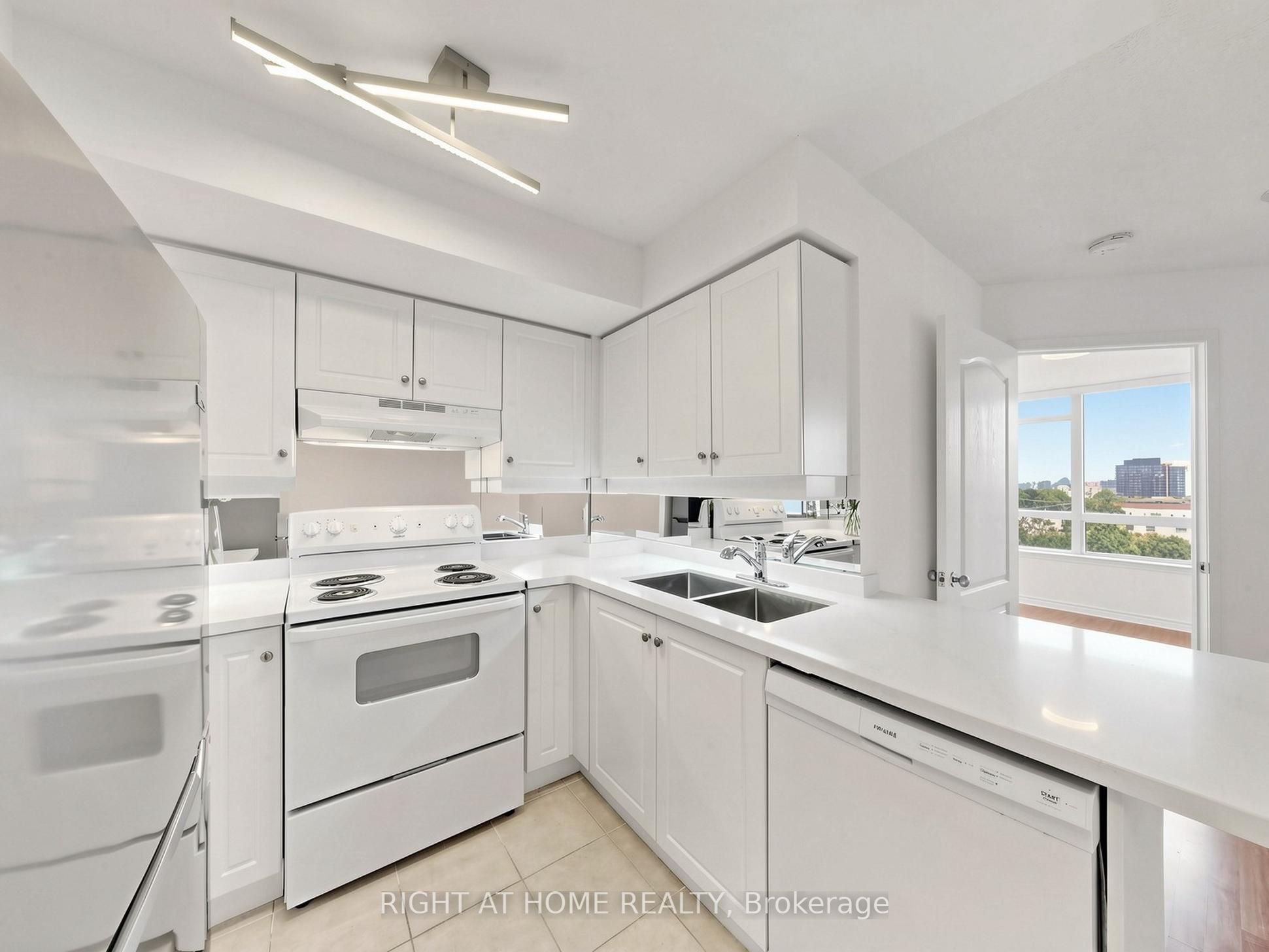 8 Rean Drive 606 Property Photo 19
