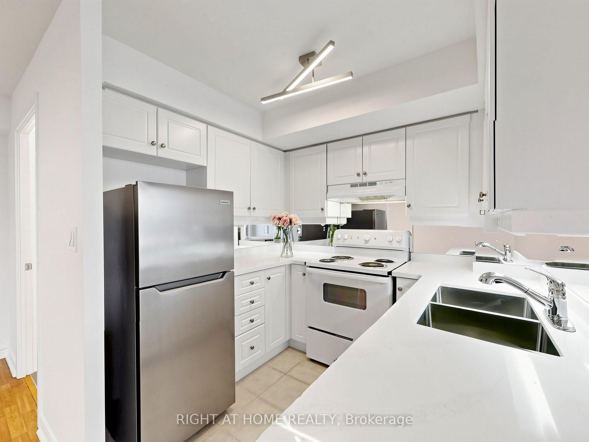 8 Rean Drive 606 Property Photo 20