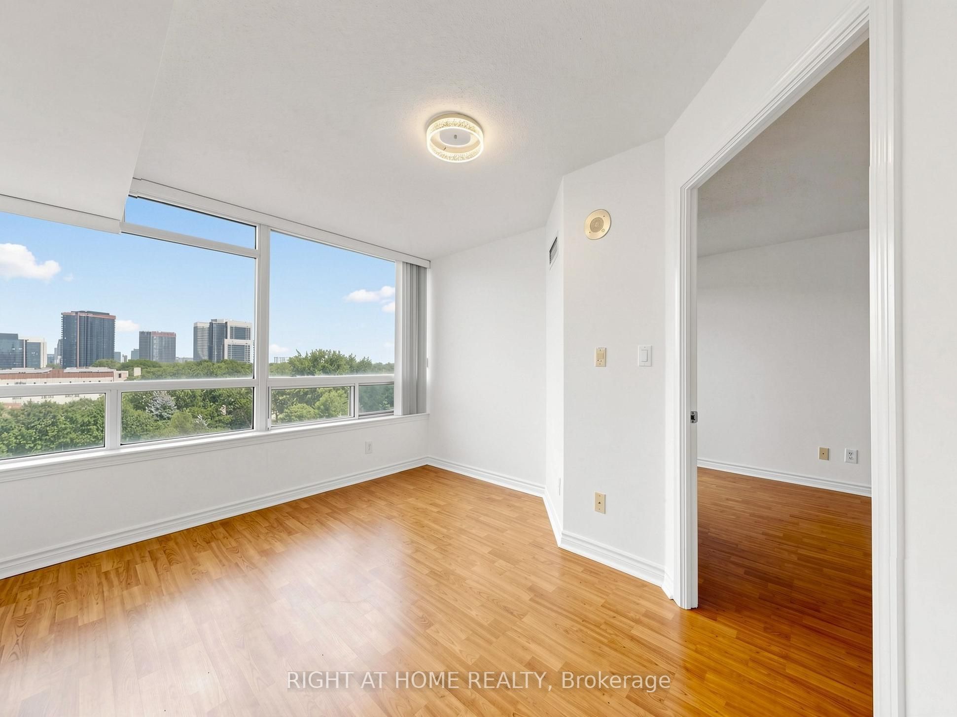 8 Rean Drive 606 Property Photo 26