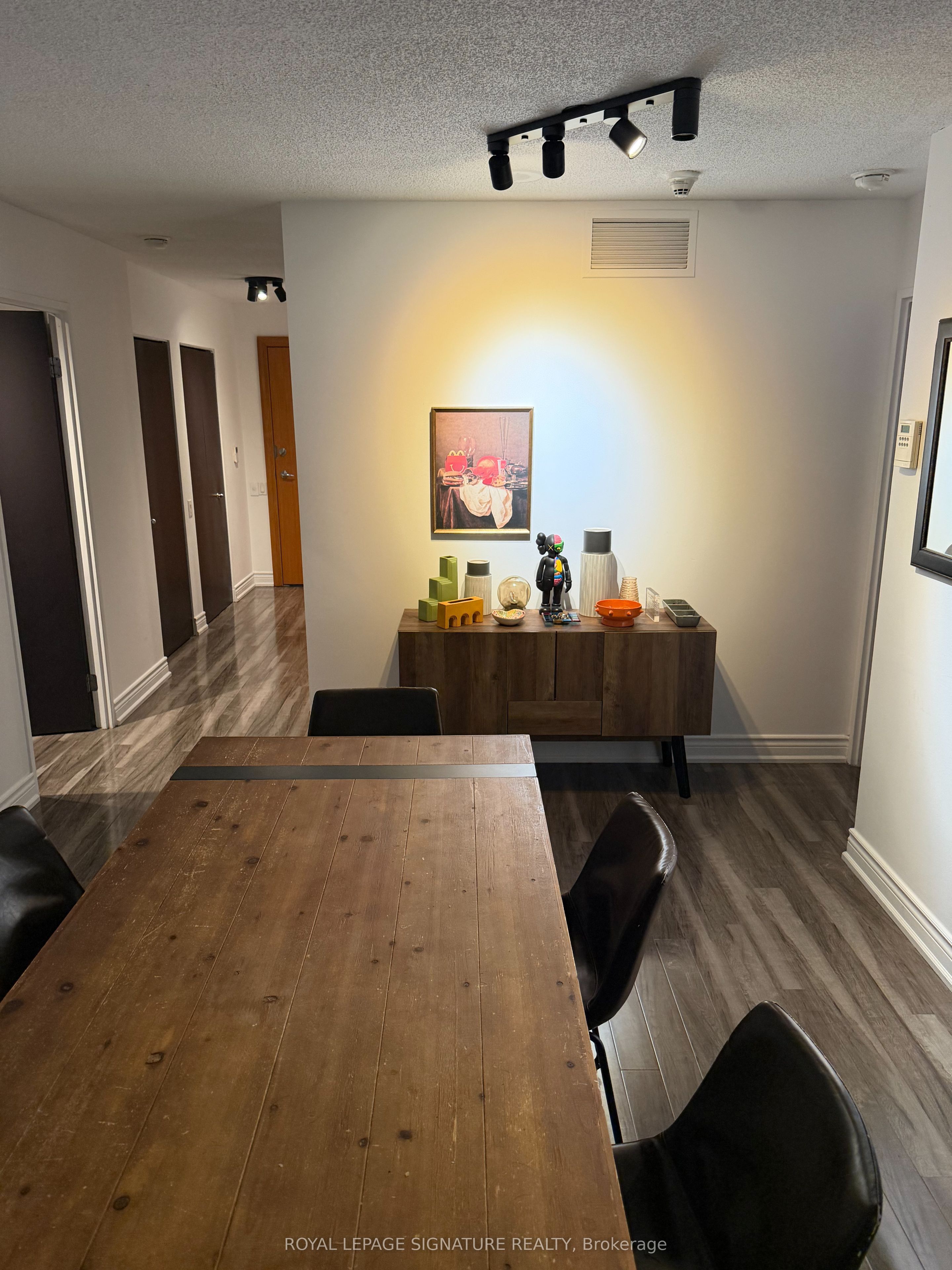 33 Sheppard Avenue E 2210 Property Photo 5